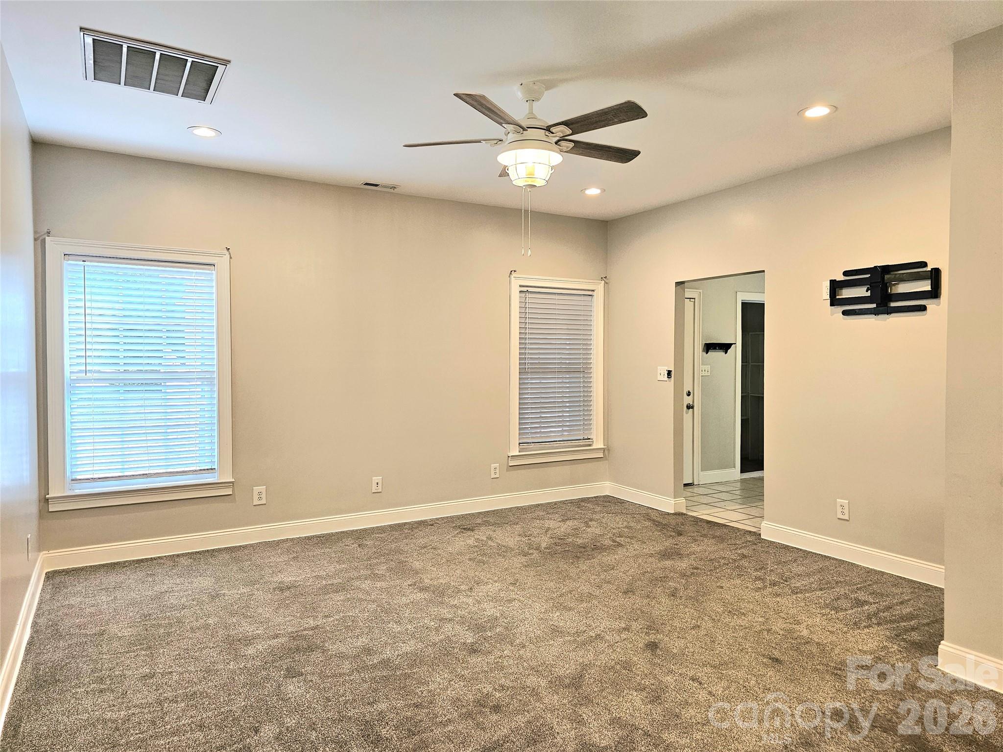 2843 Lakeshore Drive — Chester