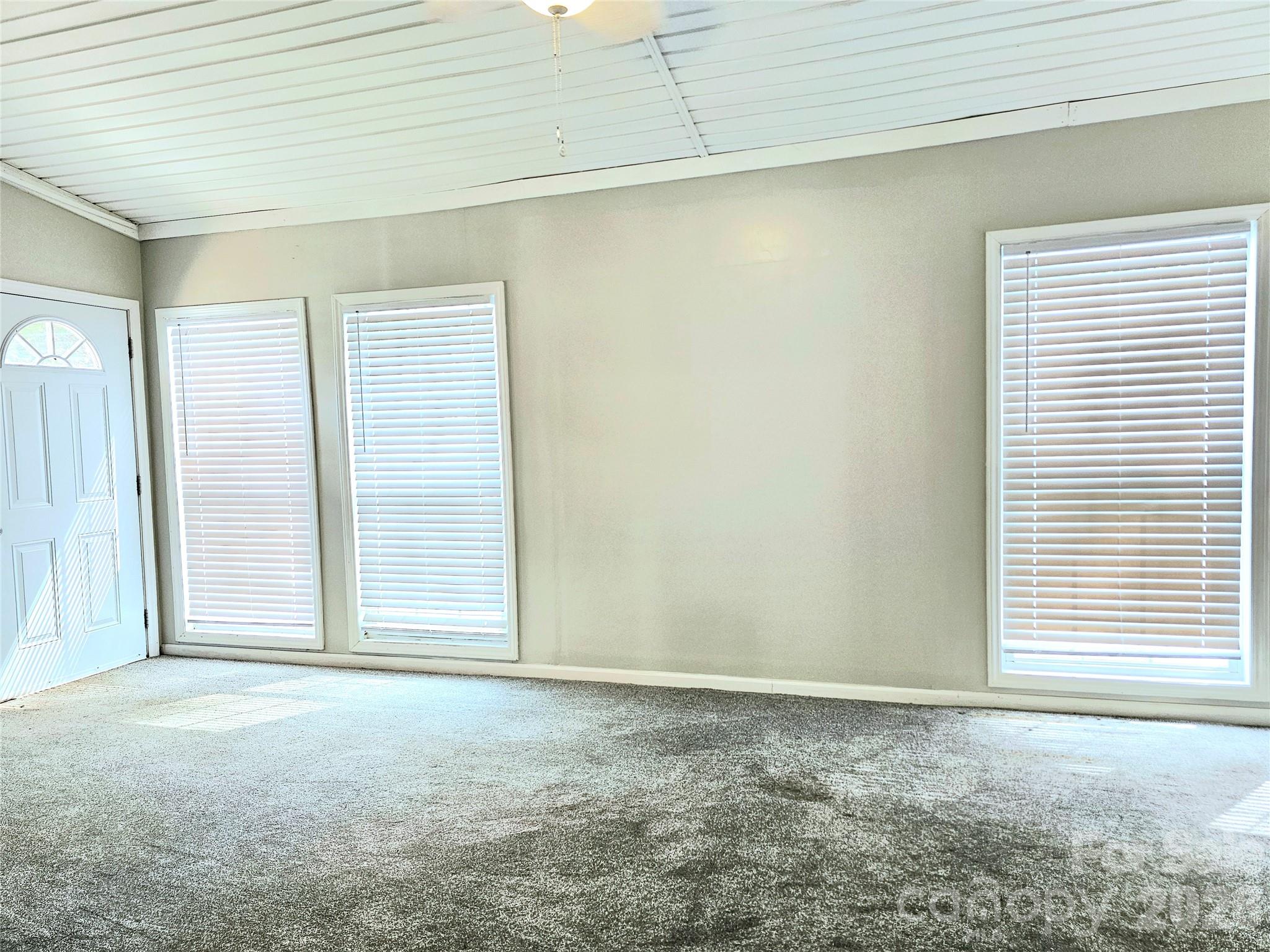2843 Lakeshore Drive — Chester