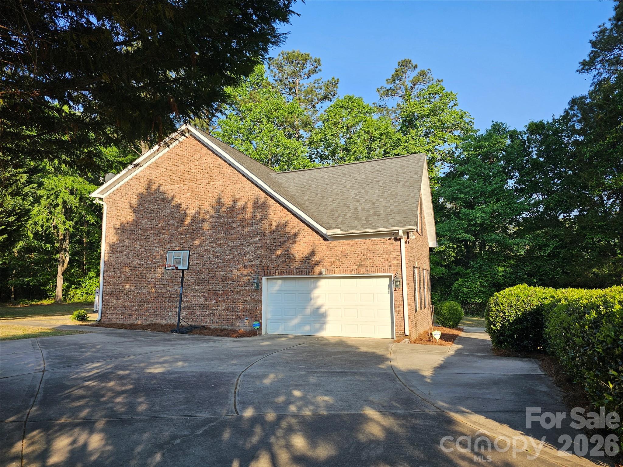 2843 Lakeshore Drive — Chester