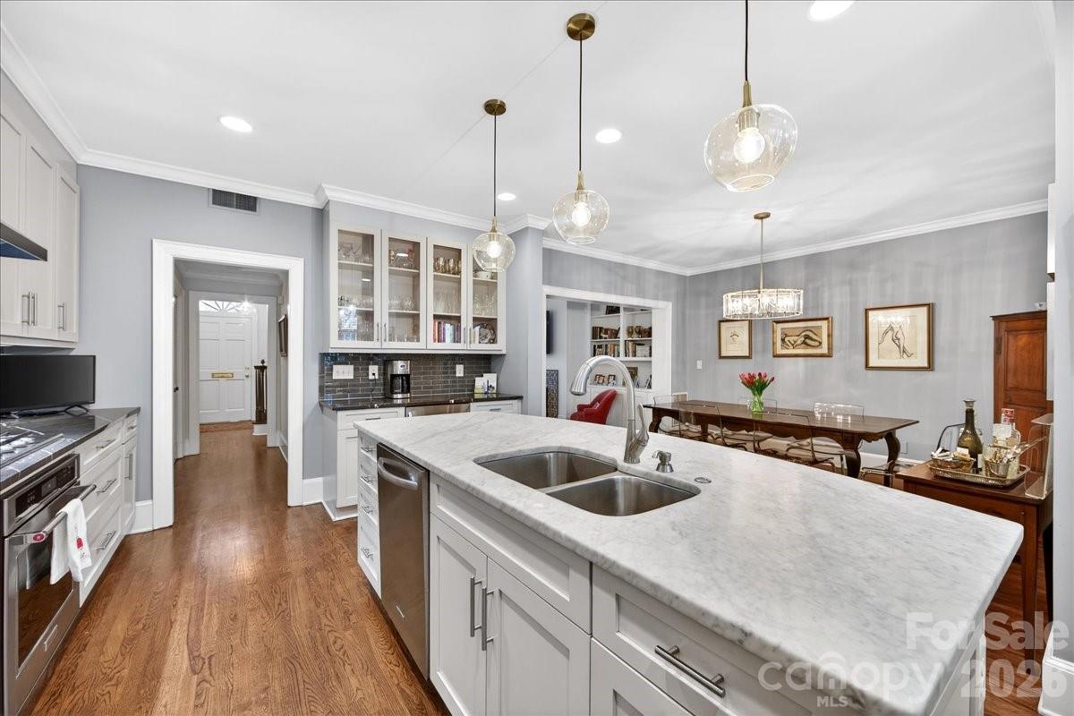 202 Perrin Place — Charlotte