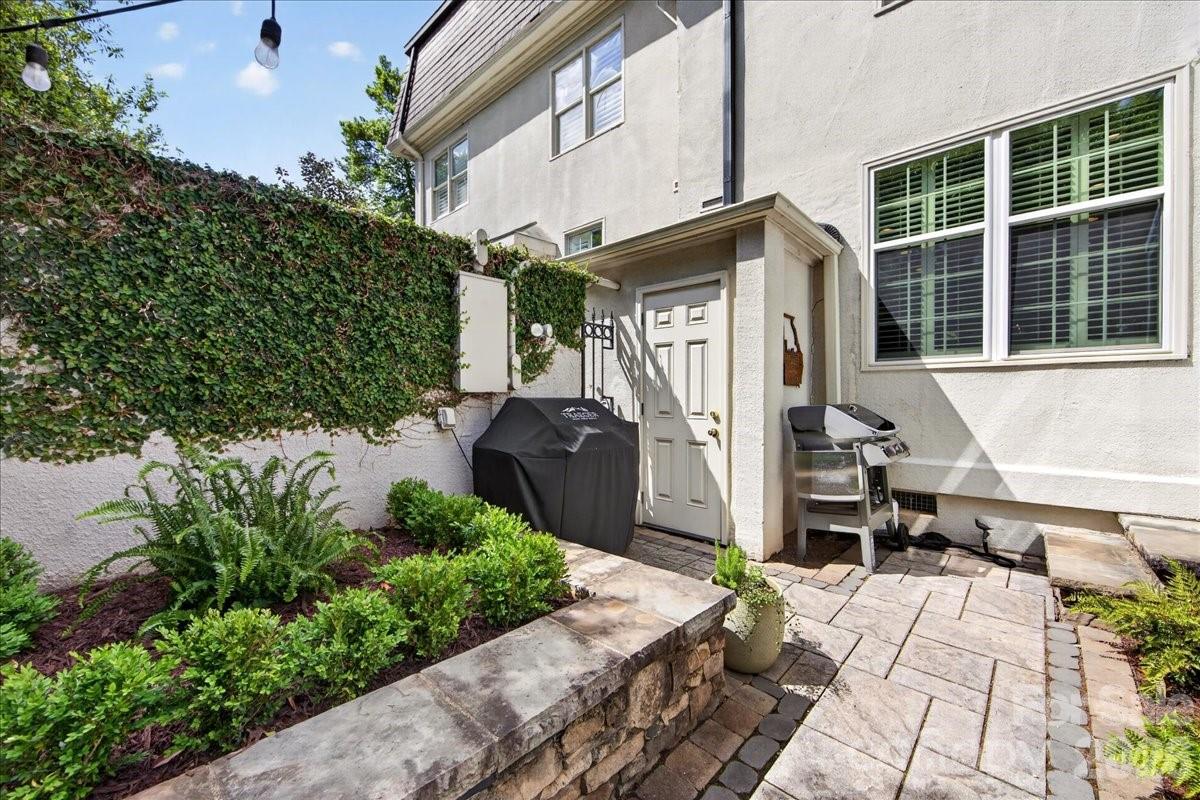 202 Perrin Place — Charlotte