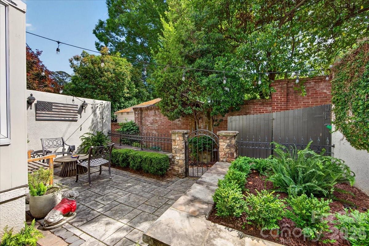 202 Perrin Place — Charlotte