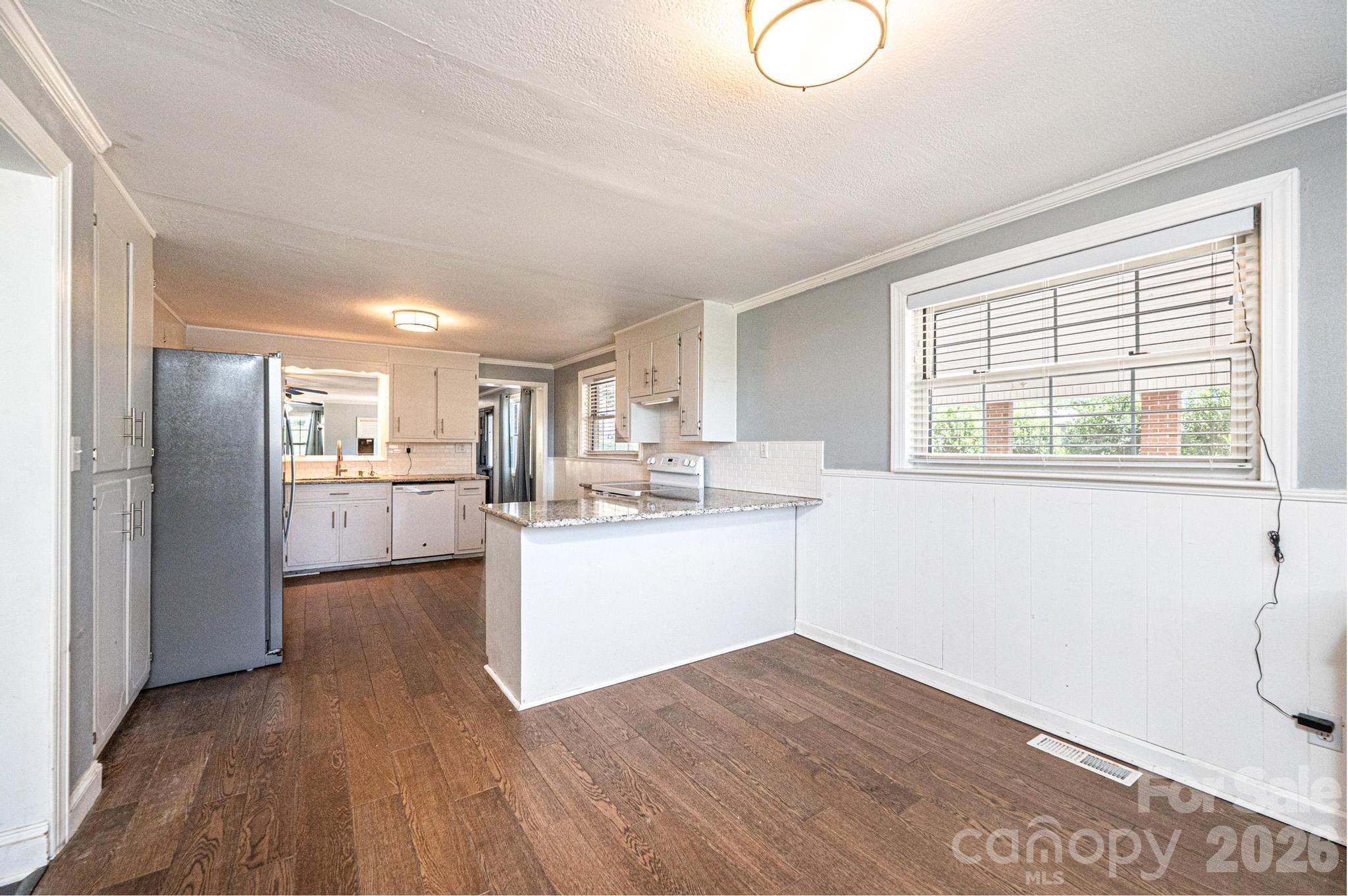 2984 Lutz Boulevard — Newton