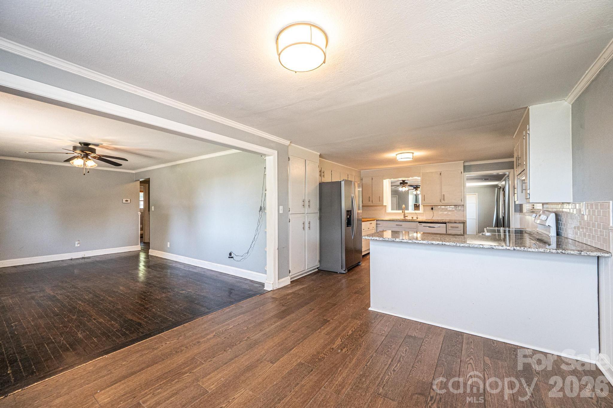 2984 Lutz Boulevard — Newton