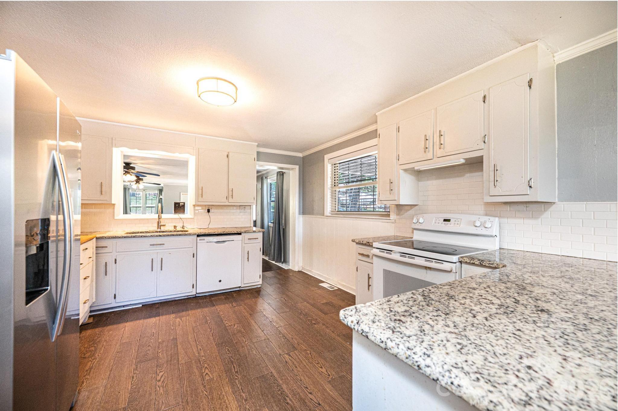 2984 Lutz Boulevard — Newton