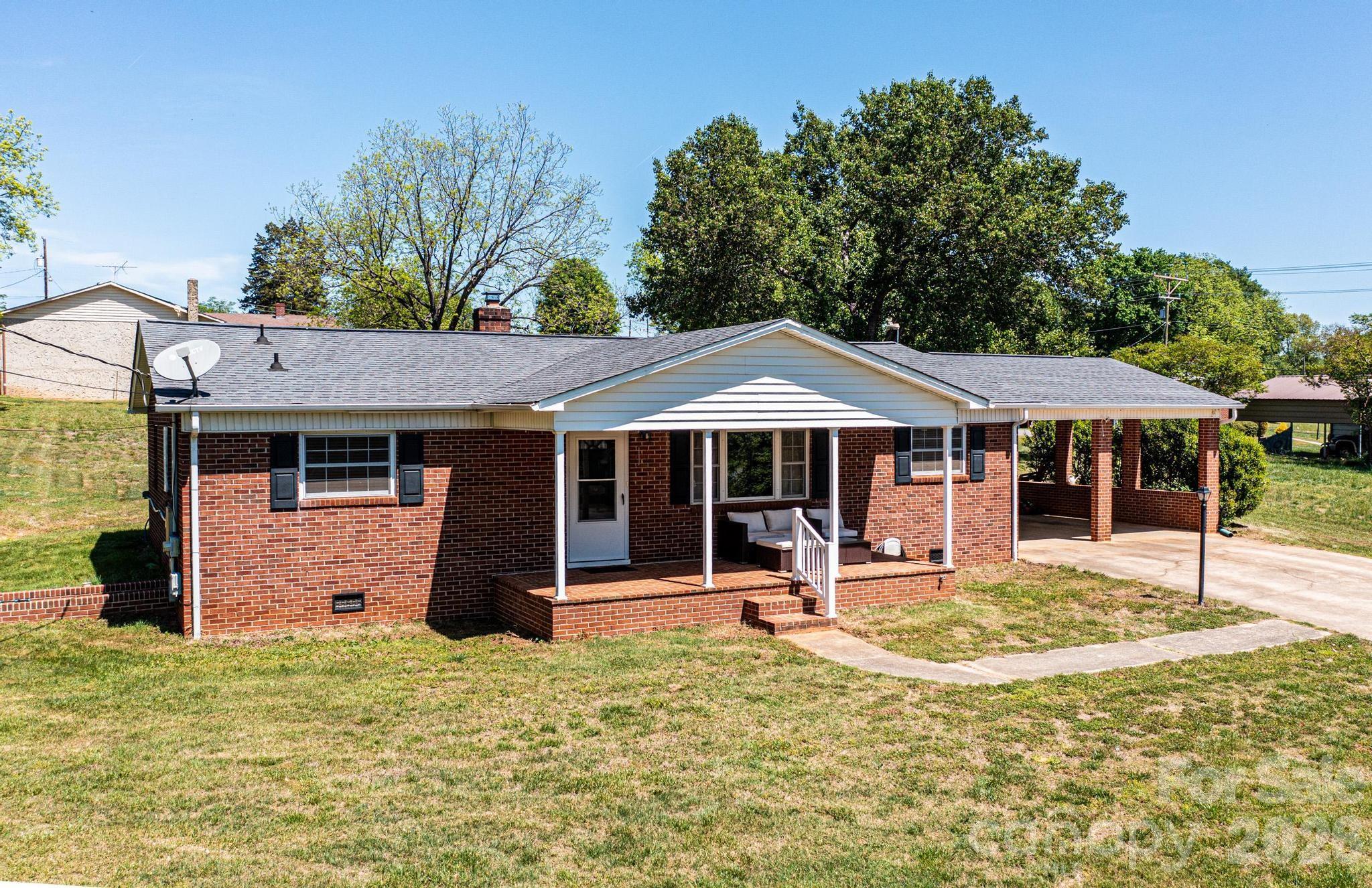 2984 Lutz Boulevard — Newton