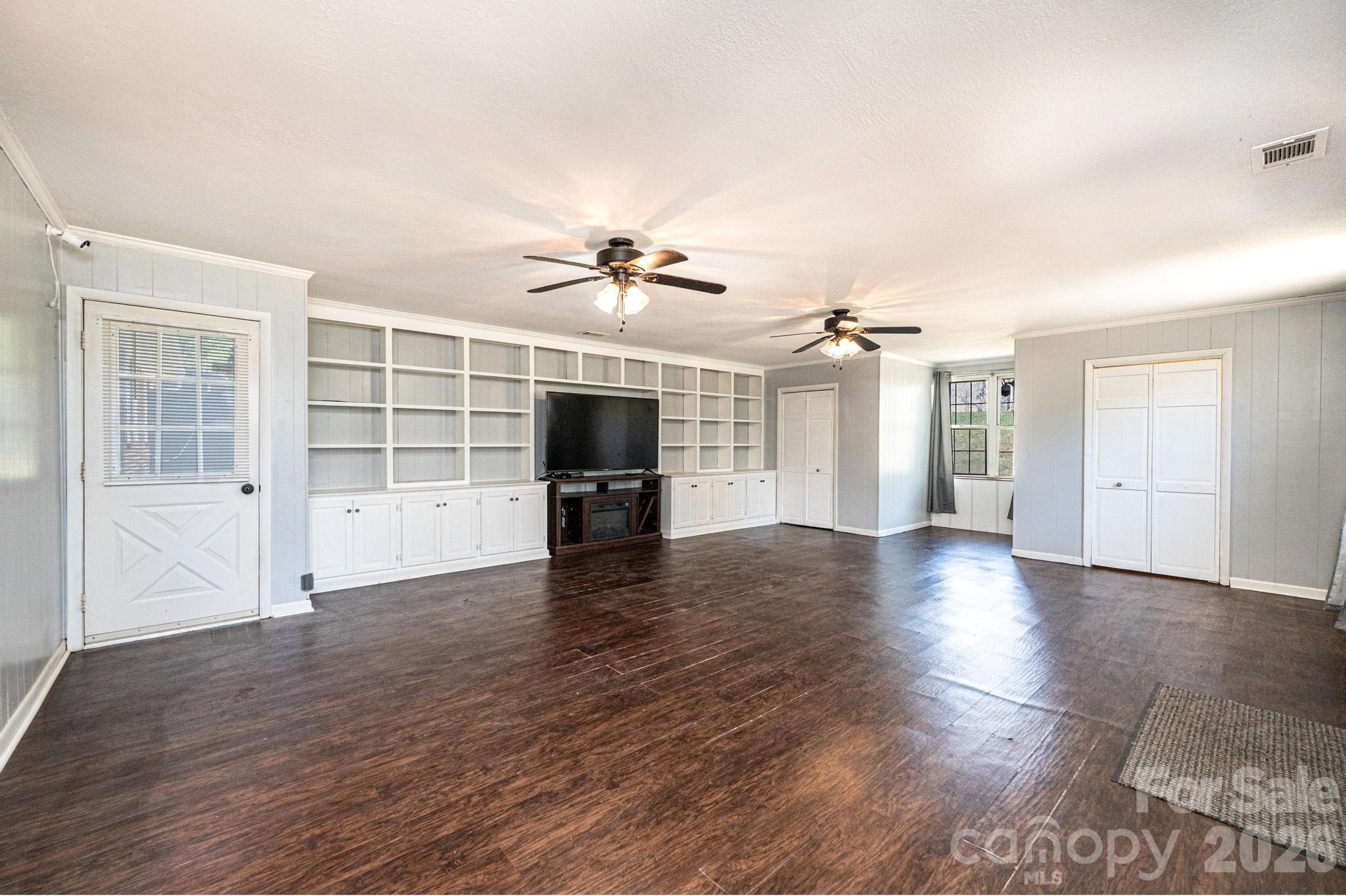 2984 Lutz Boulevard — Newton