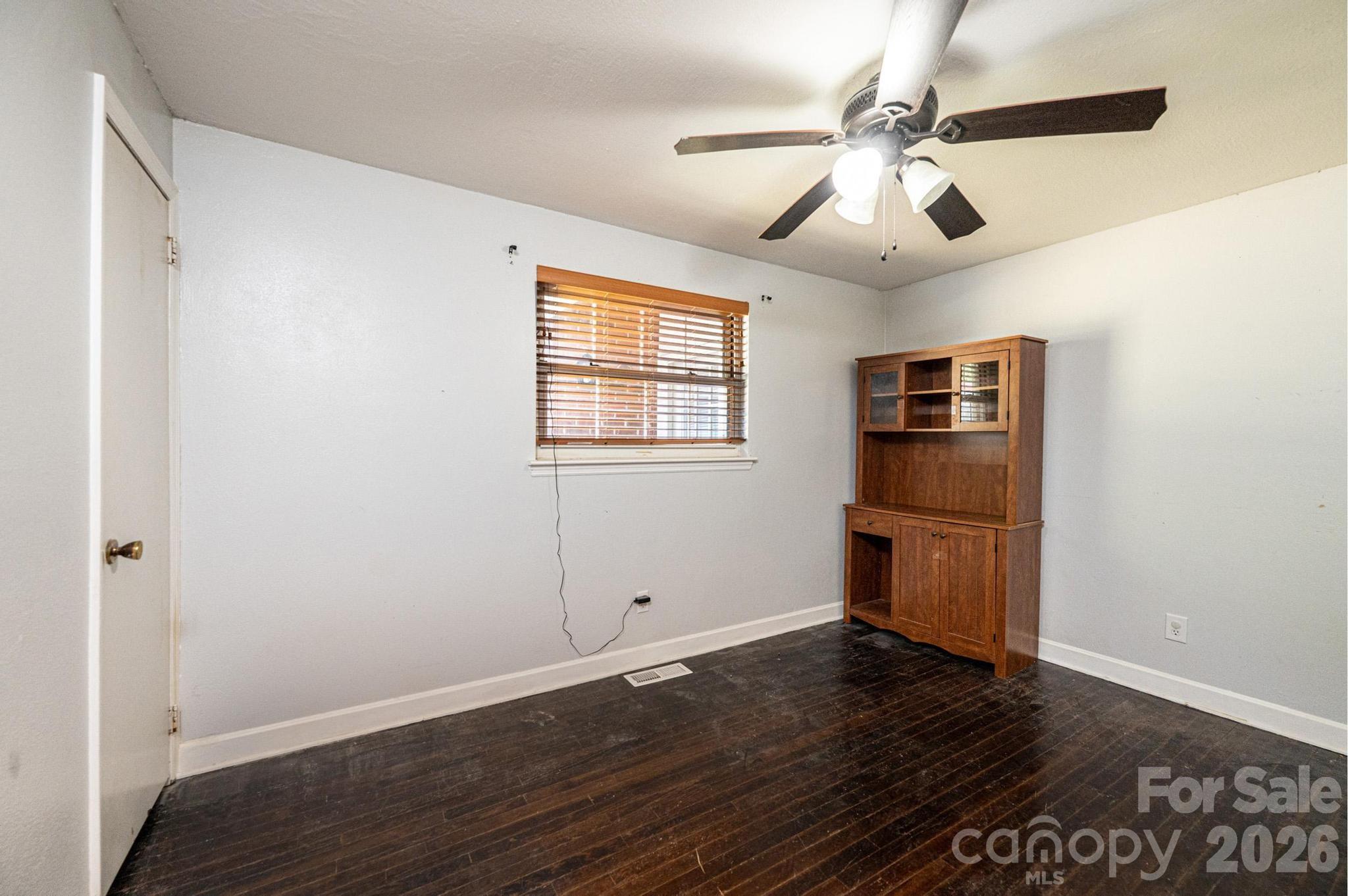 2984 Lutz Boulevard — Newton