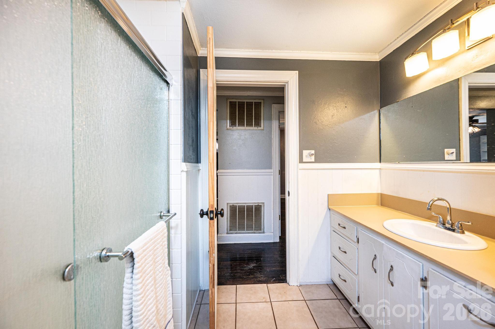 2984 Lutz Boulevard — Newton