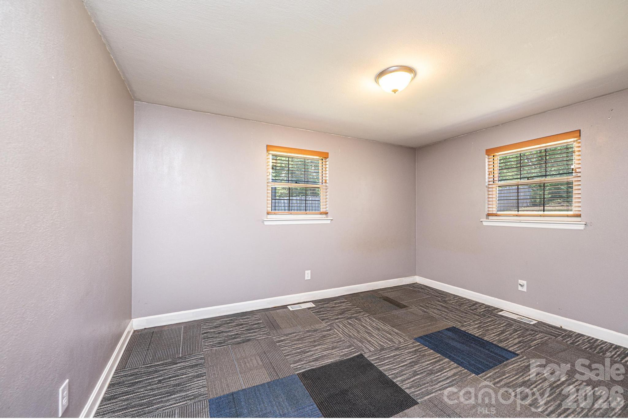 2984 Lutz Boulevard — Newton