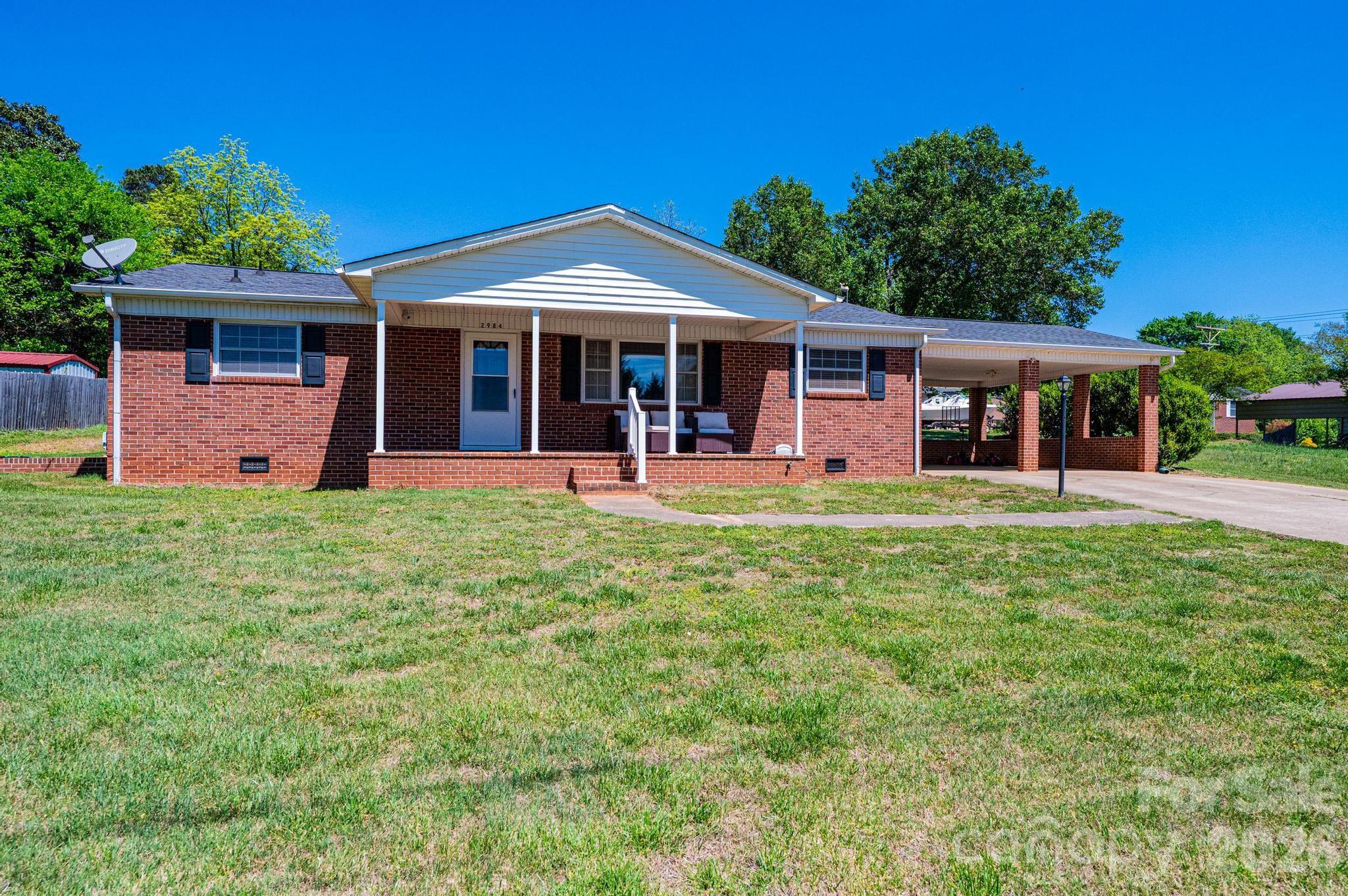 2984 Lutz Boulevard — Newton