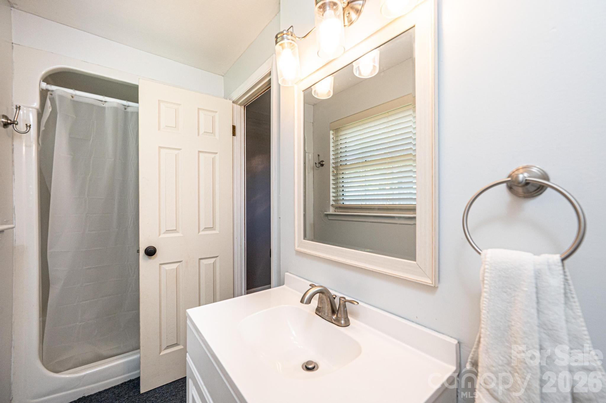 2984 Lutz Boulevard — Newton