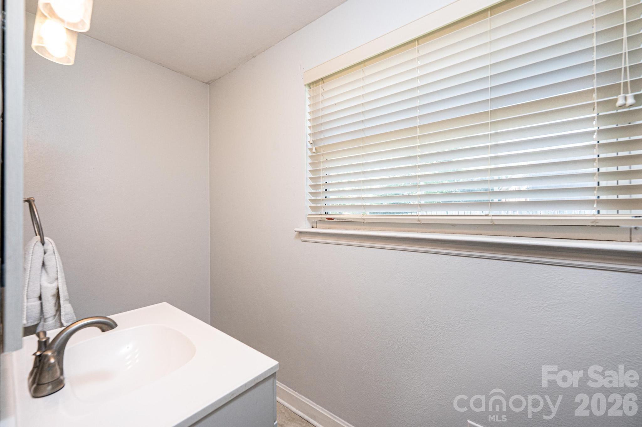 2984 Lutz Boulevard — Newton