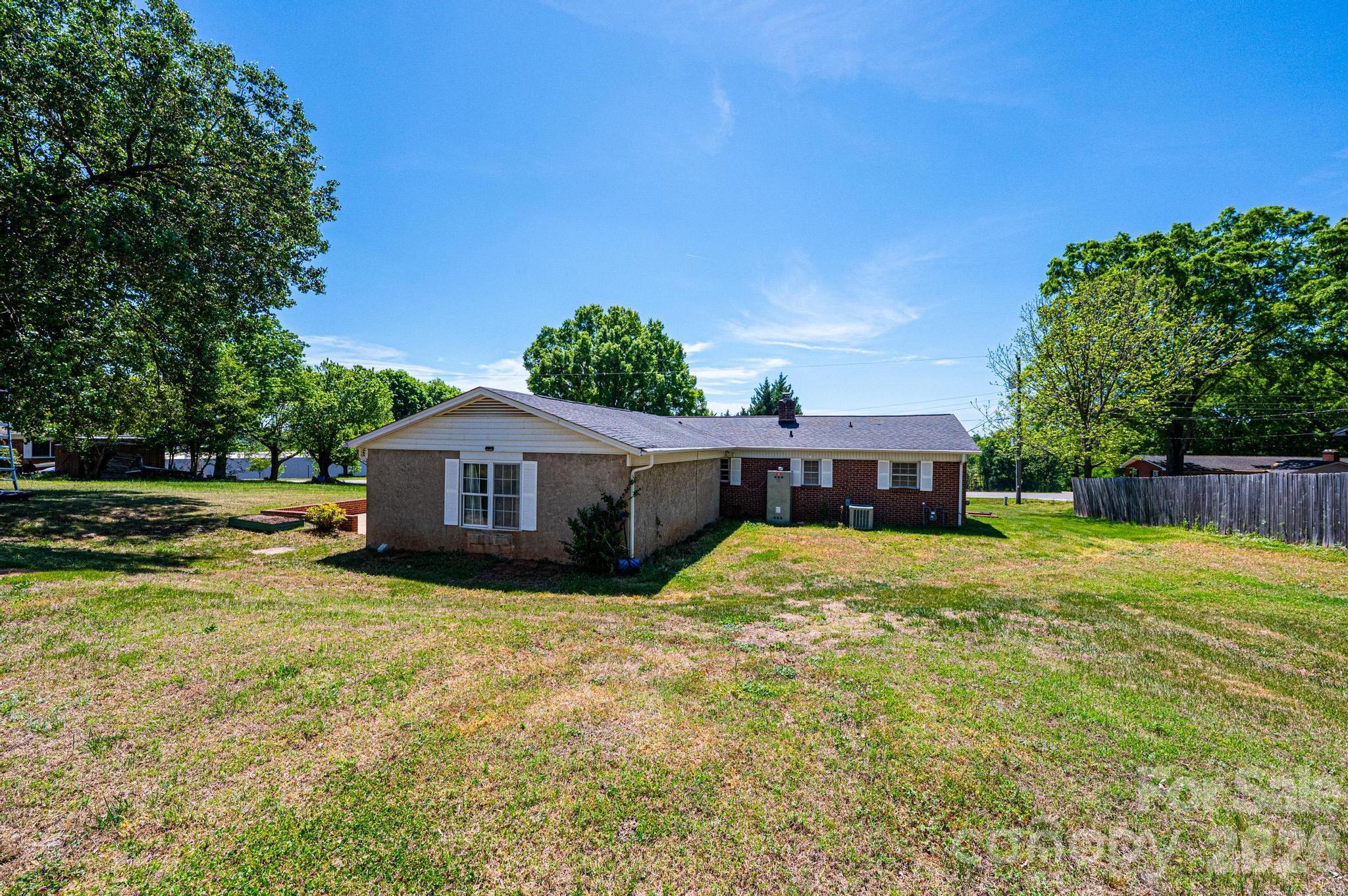 2984 Lutz Boulevard — Newton