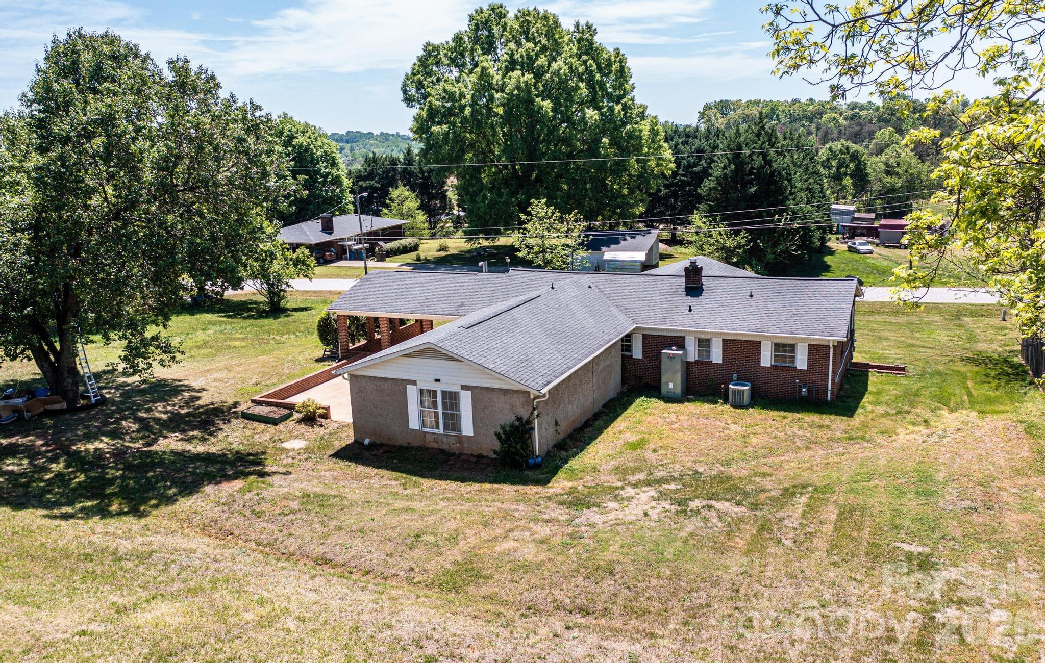 2984 Lutz Boulevard — Newton