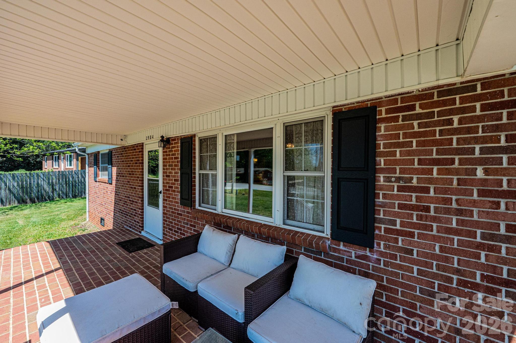 2984 Lutz Boulevard — Newton