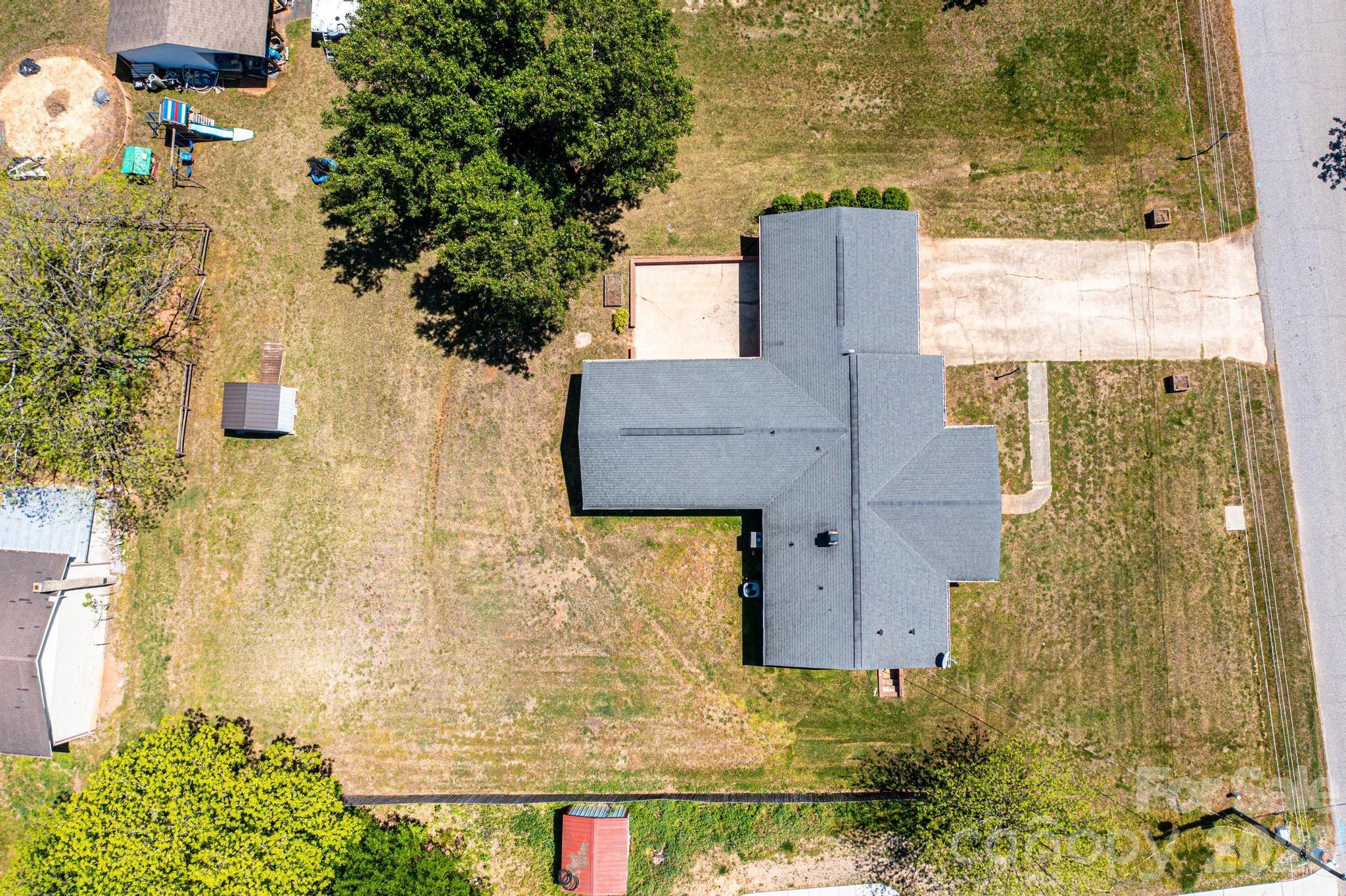 2984 Lutz Boulevard — Newton