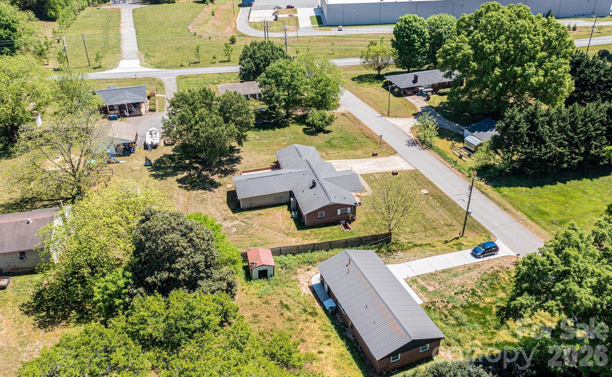 2984 Lutz Boulevard — Newton