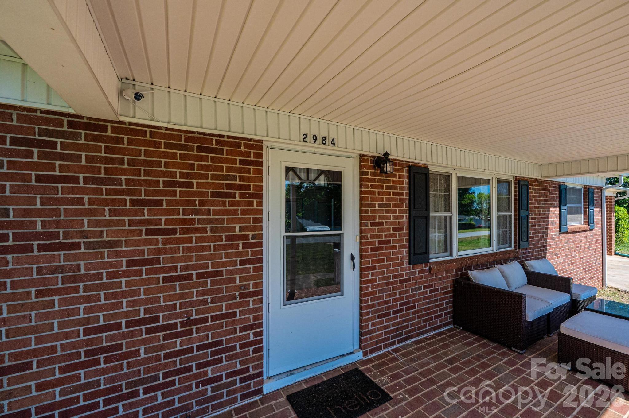 2984 Lutz Boulevard — Newton