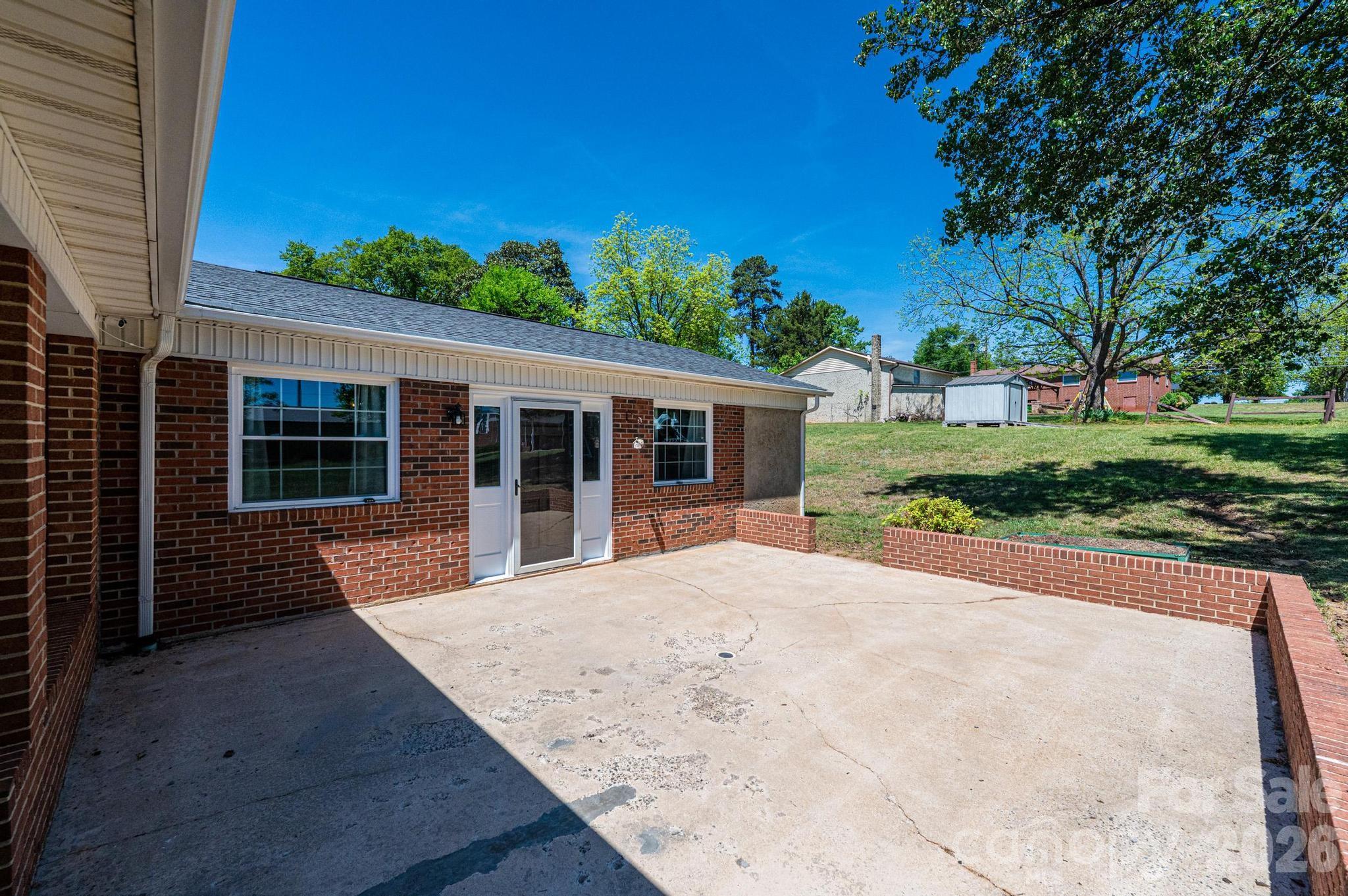 2984 Lutz Boulevard — Newton