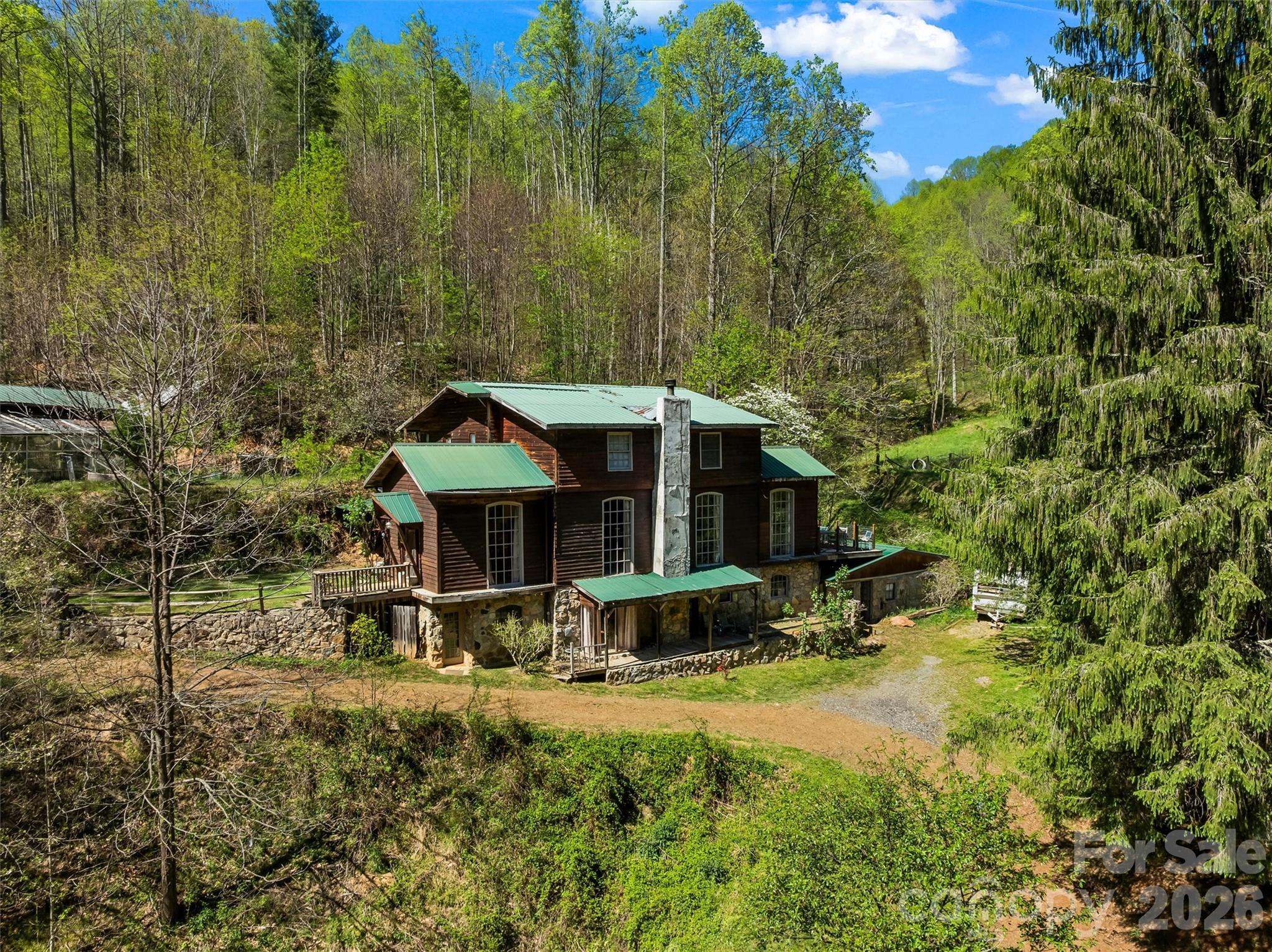 1717 Howard Moore Road — Hot Springs