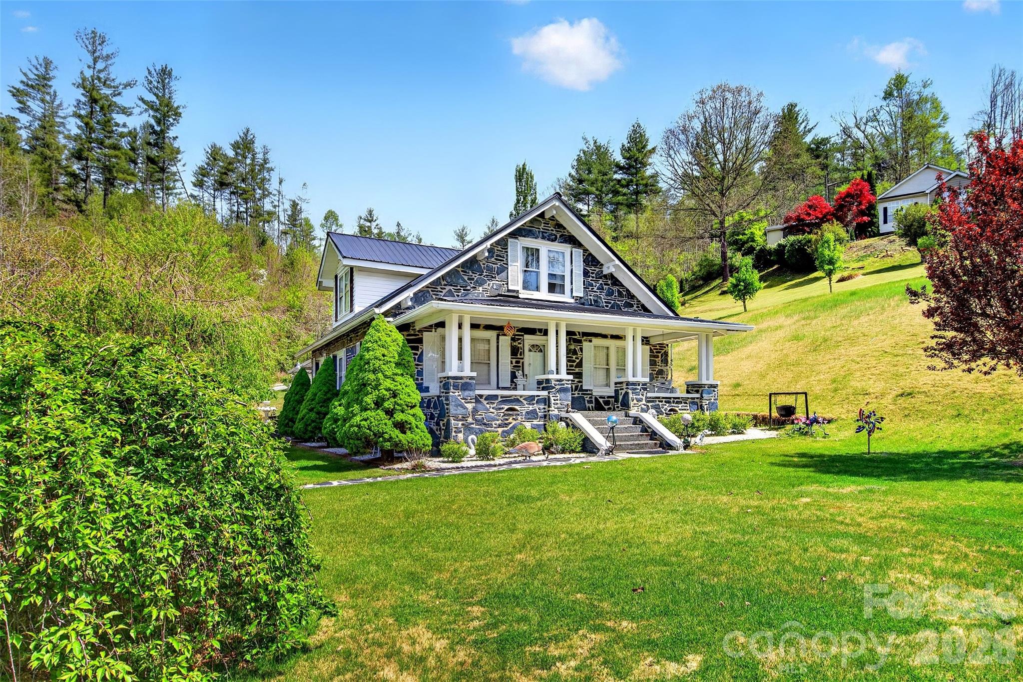 6507 S 226 Highway — Spruce Pine
