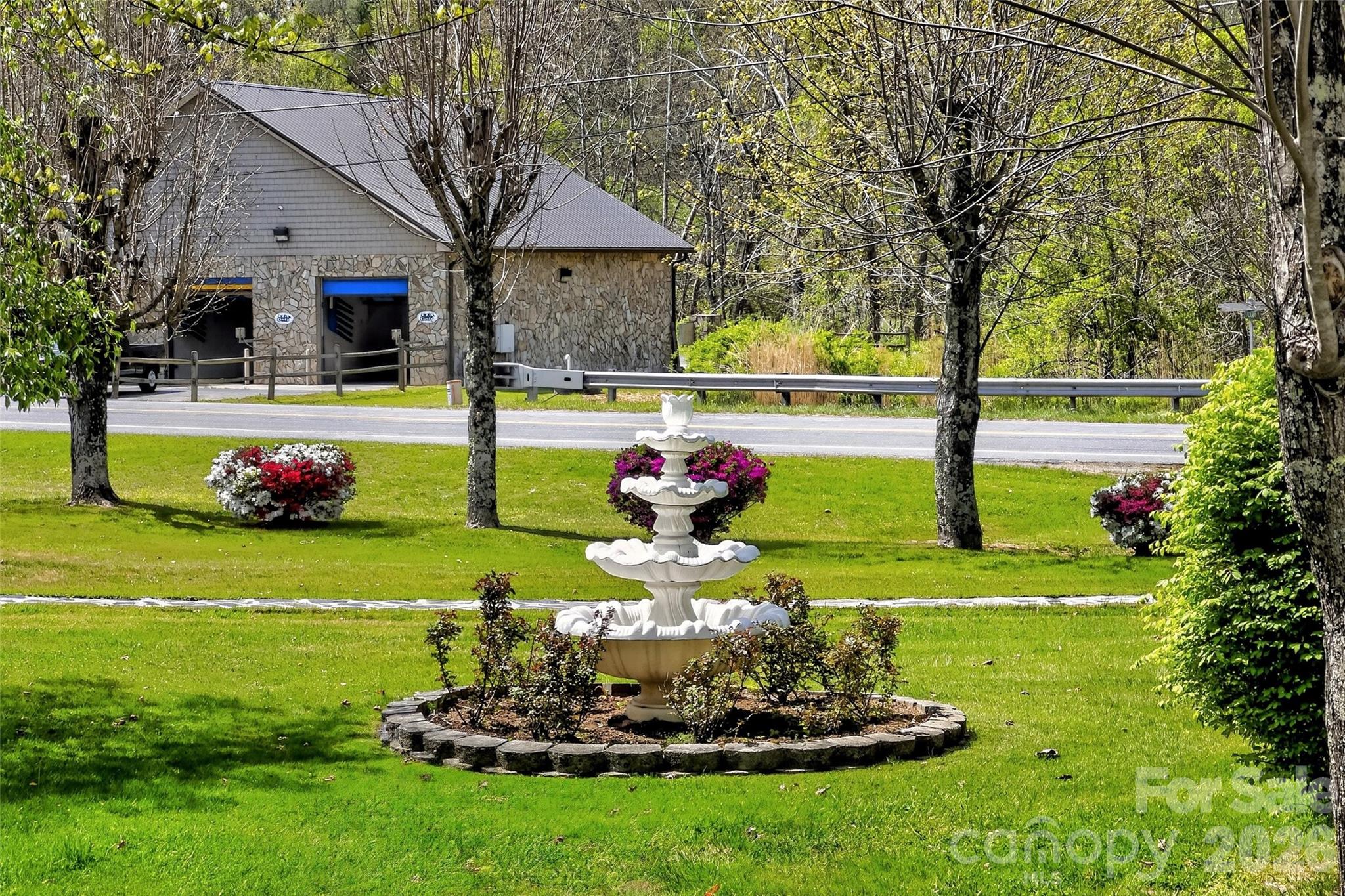 6507 S 226 Highway — Spruce Pine