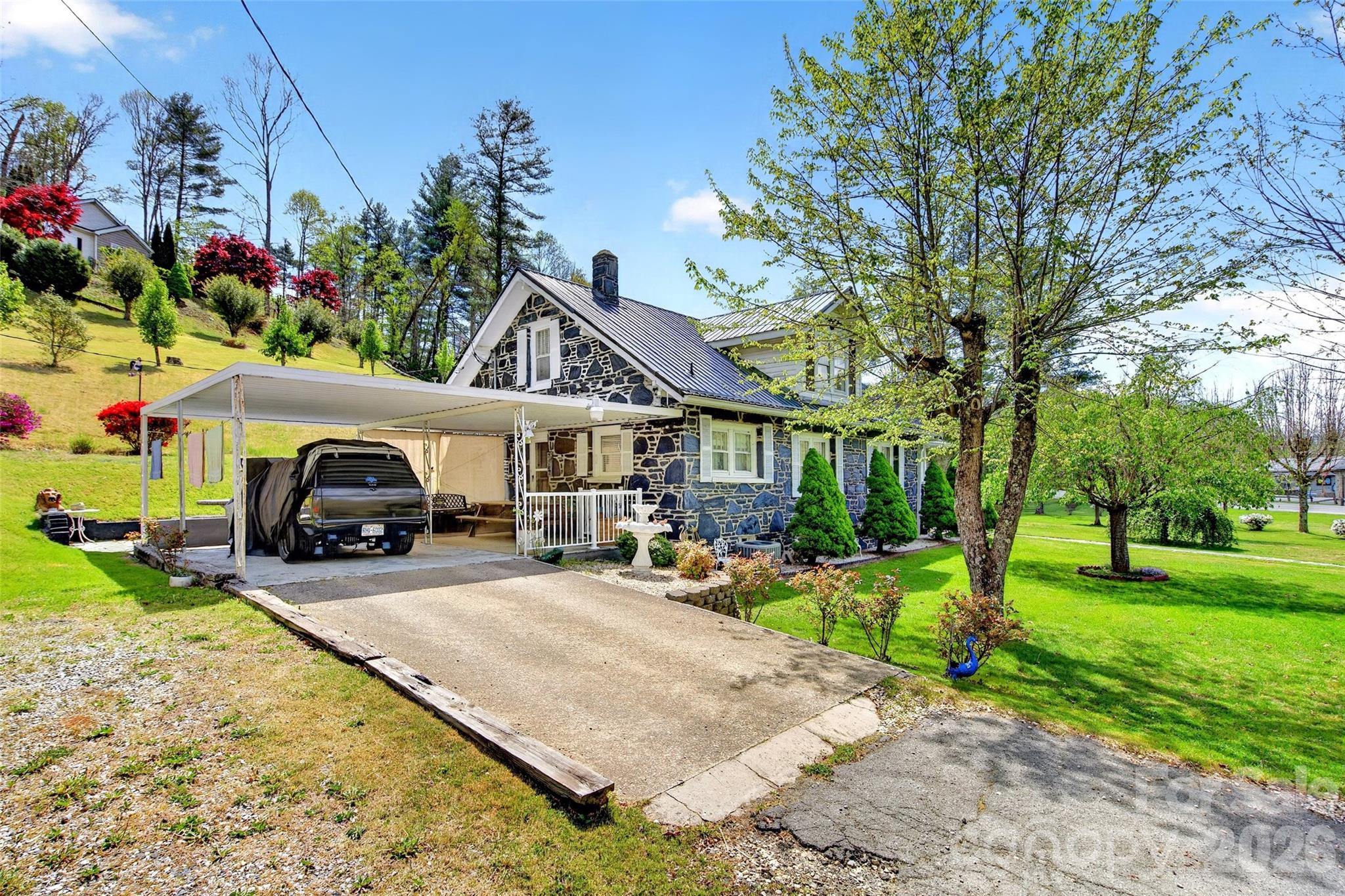 6507 S 226 Highway — Spruce Pine