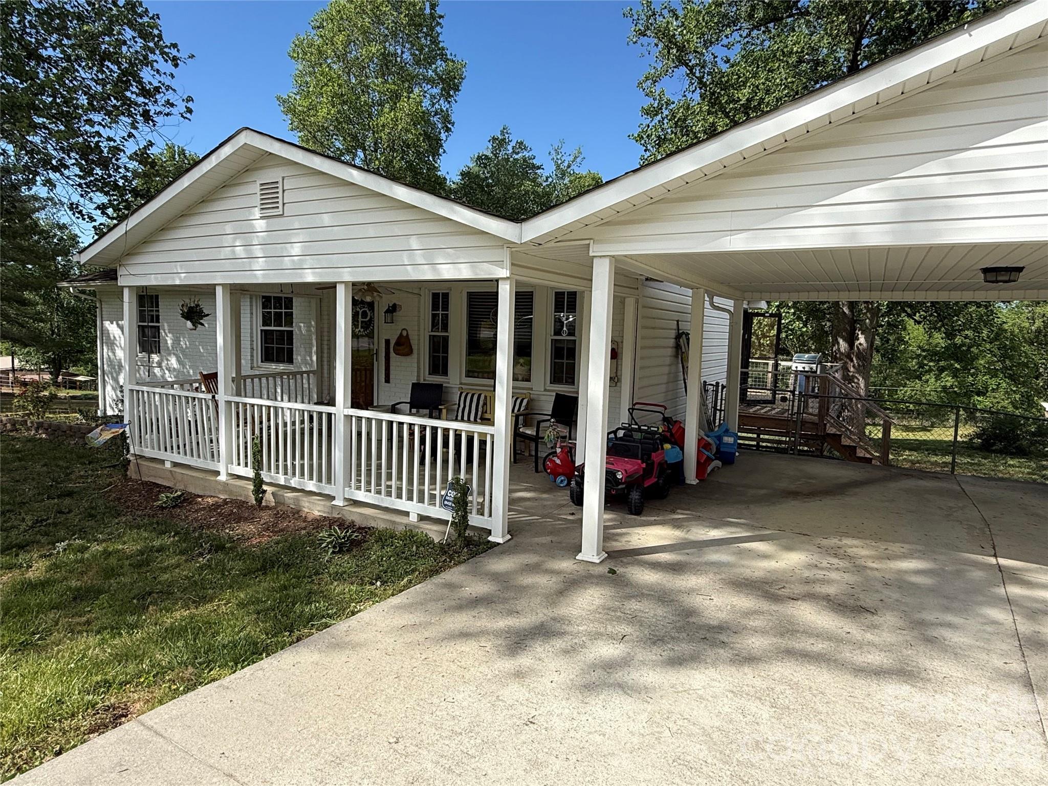 3678 Vantage Heights Circle — Lenoir