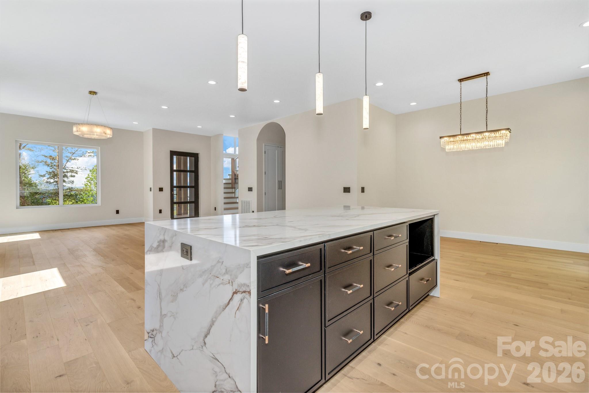 134 View Ridge Parkway — Leicester