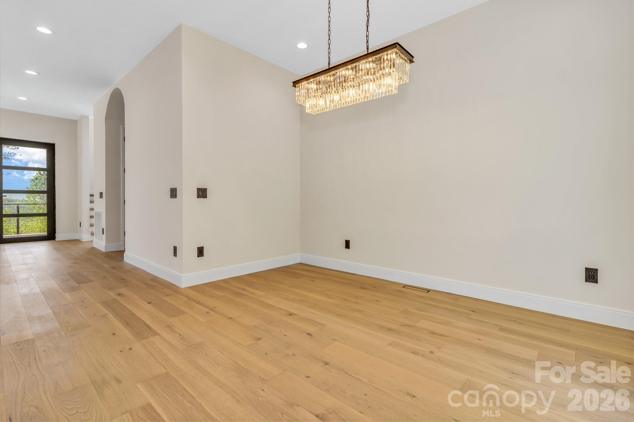 134 View Ridge Parkway — Leicester