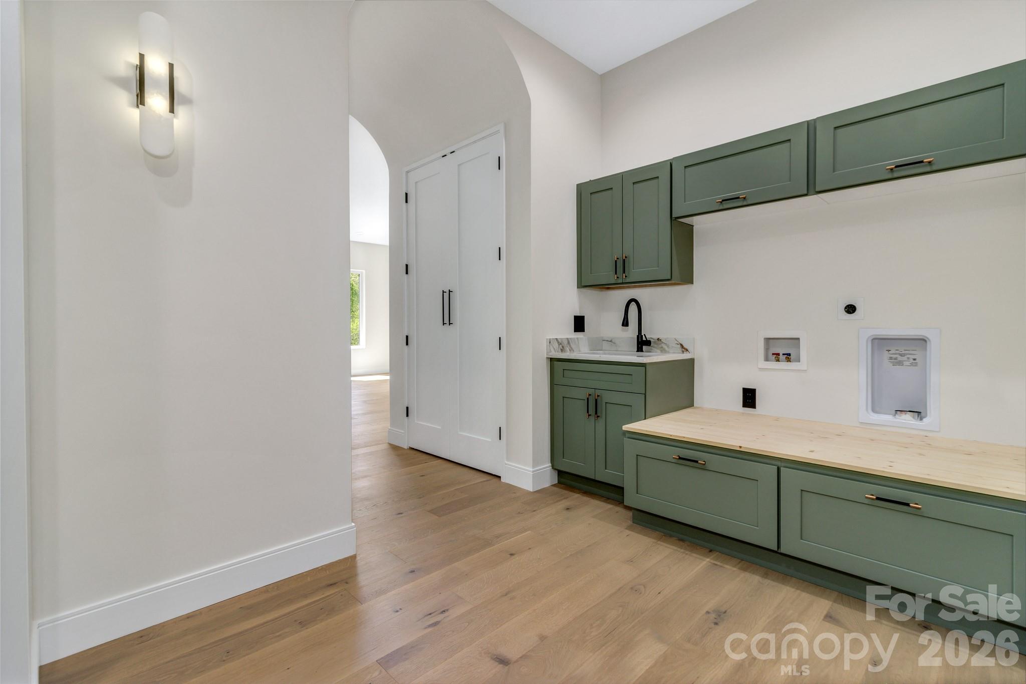 134 View Ridge Parkway — Leicester