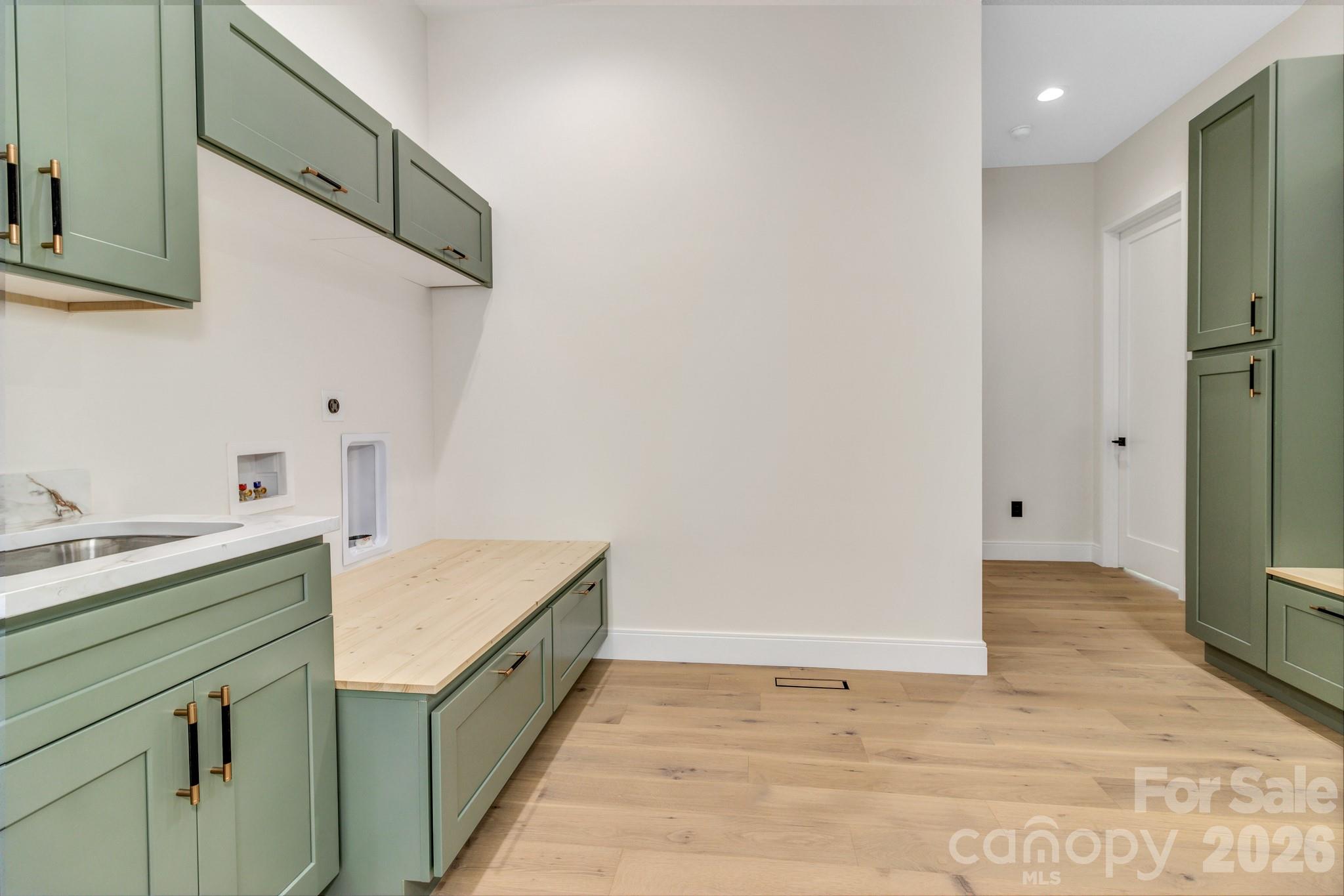 134 View Ridge Parkway — Leicester