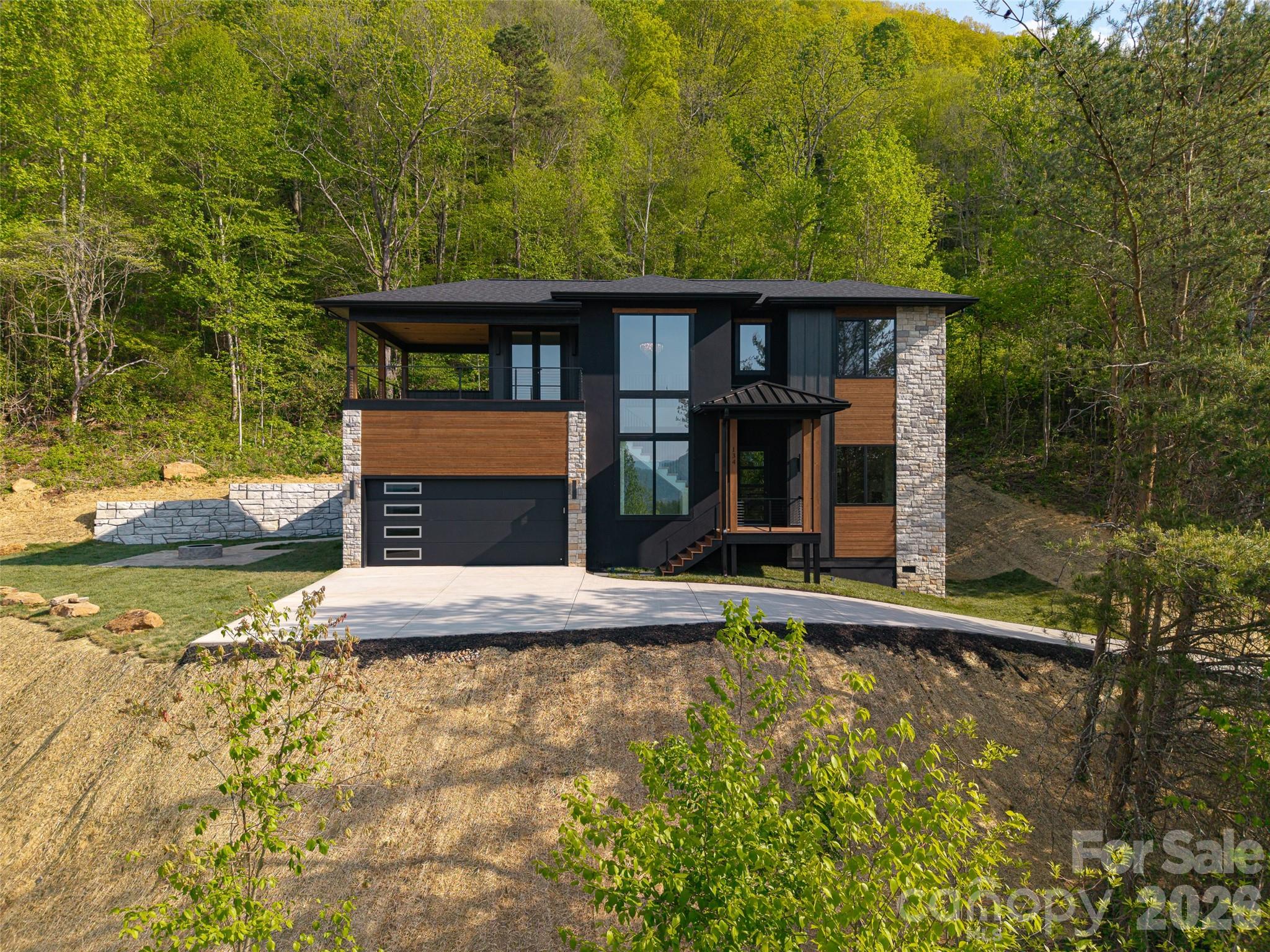 134 View Ridge Parkway — Leicester