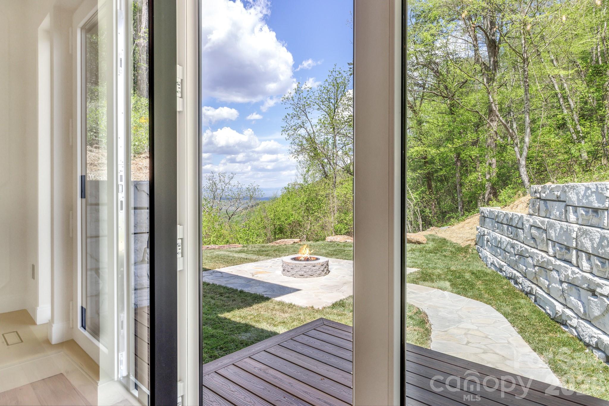 134 View Ridge Parkway — Leicester