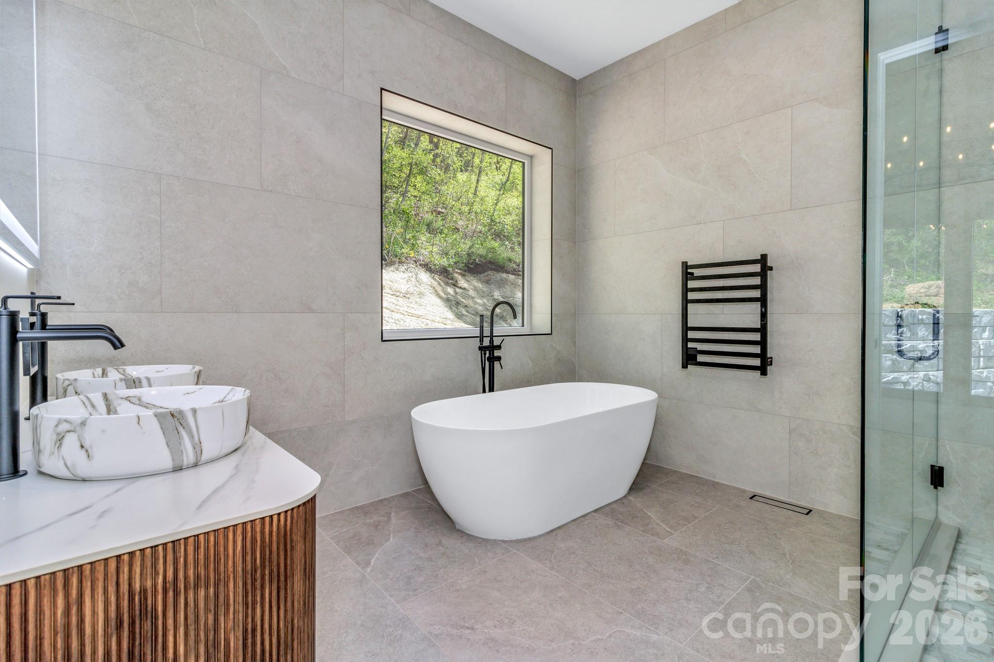 134 View Ridge Parkway — Leicester