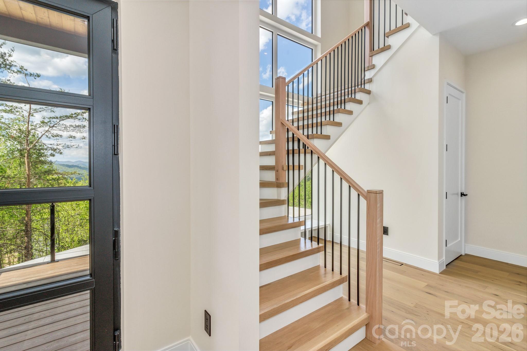 134 View Ridge Parkway — Leicester