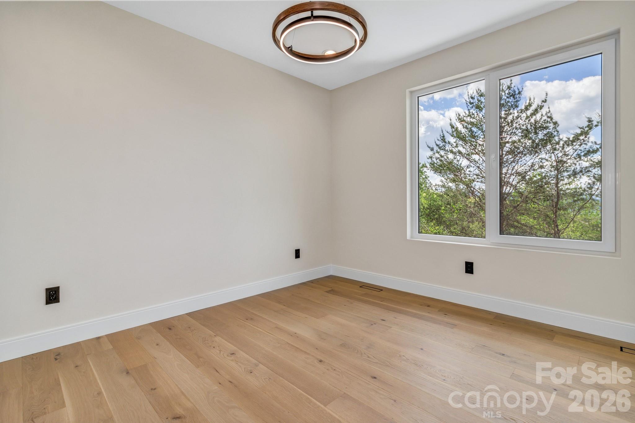 134 View Ridge Parkway — Leicester