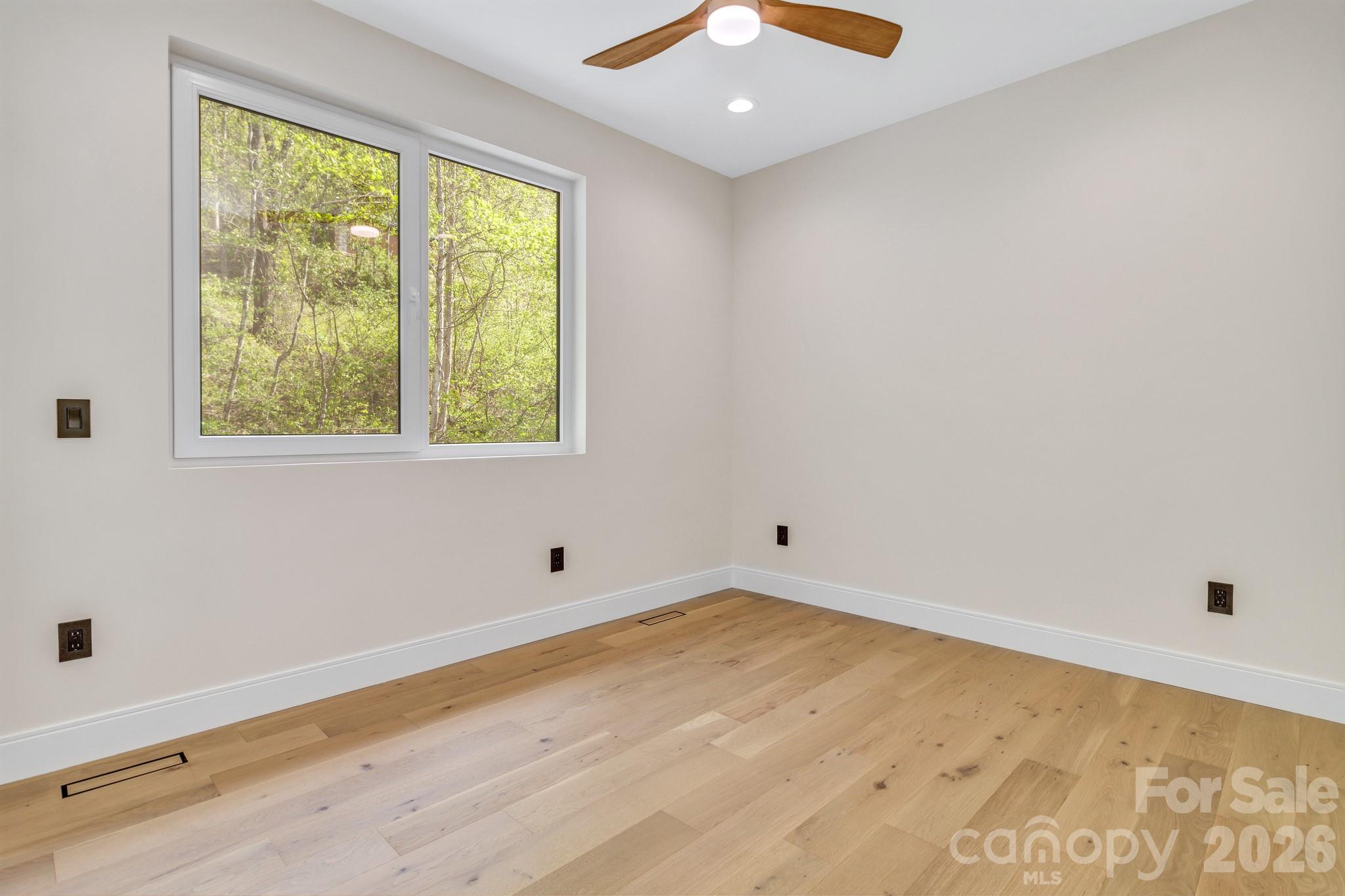 134 View Ridge Parkway — Leicester
