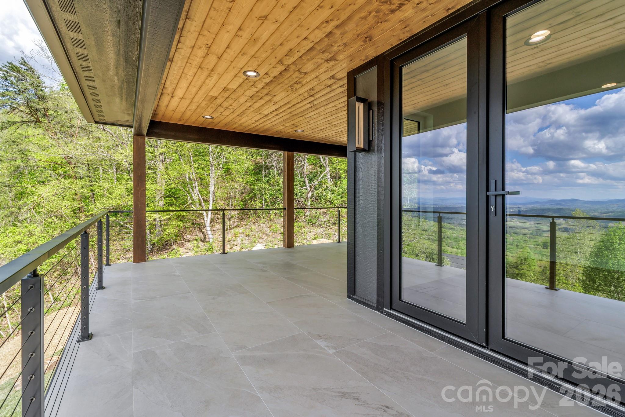 134 View Ridge Parkway — Leicester