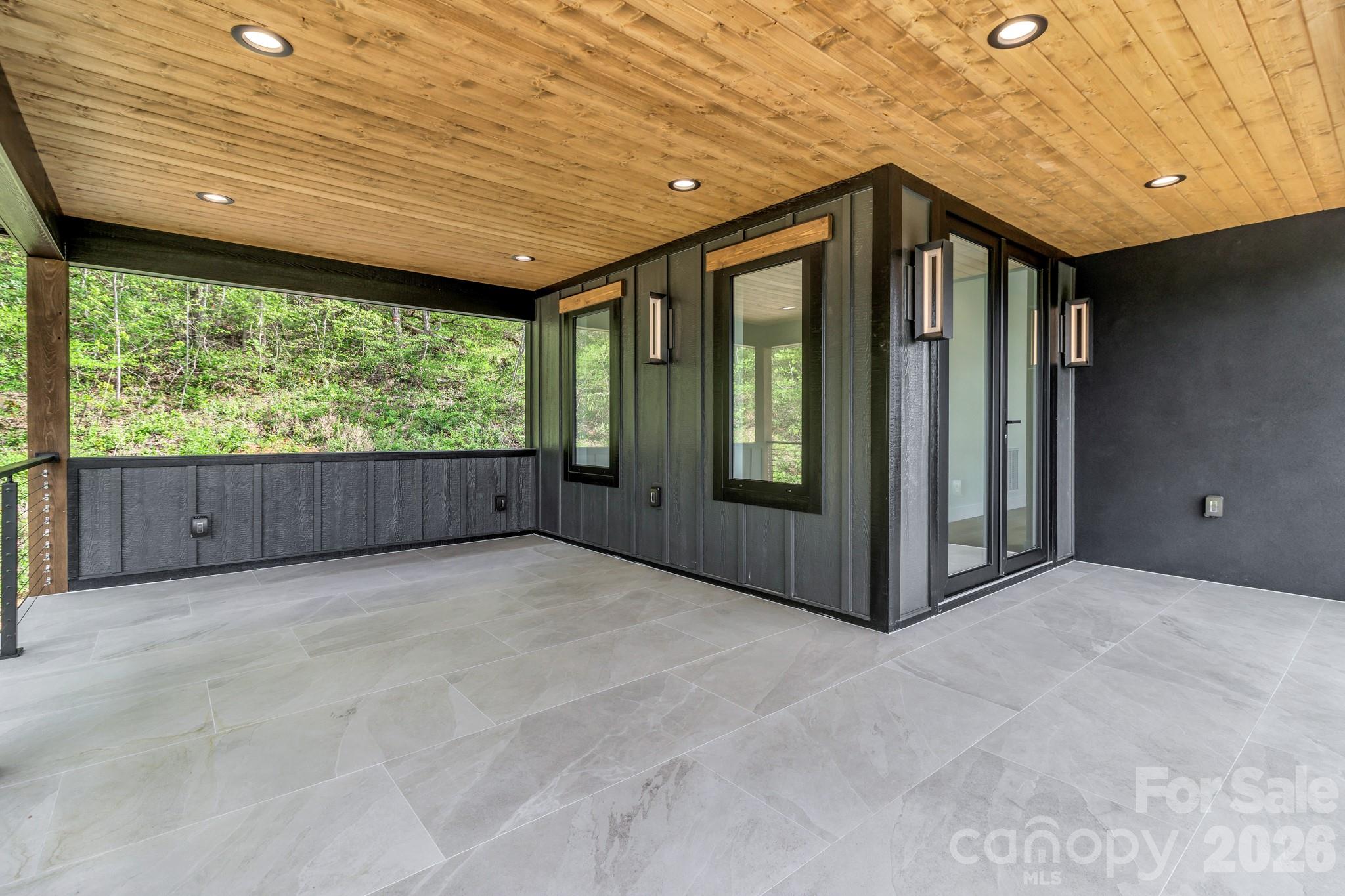 134 View Ridge Parkway — Leicester