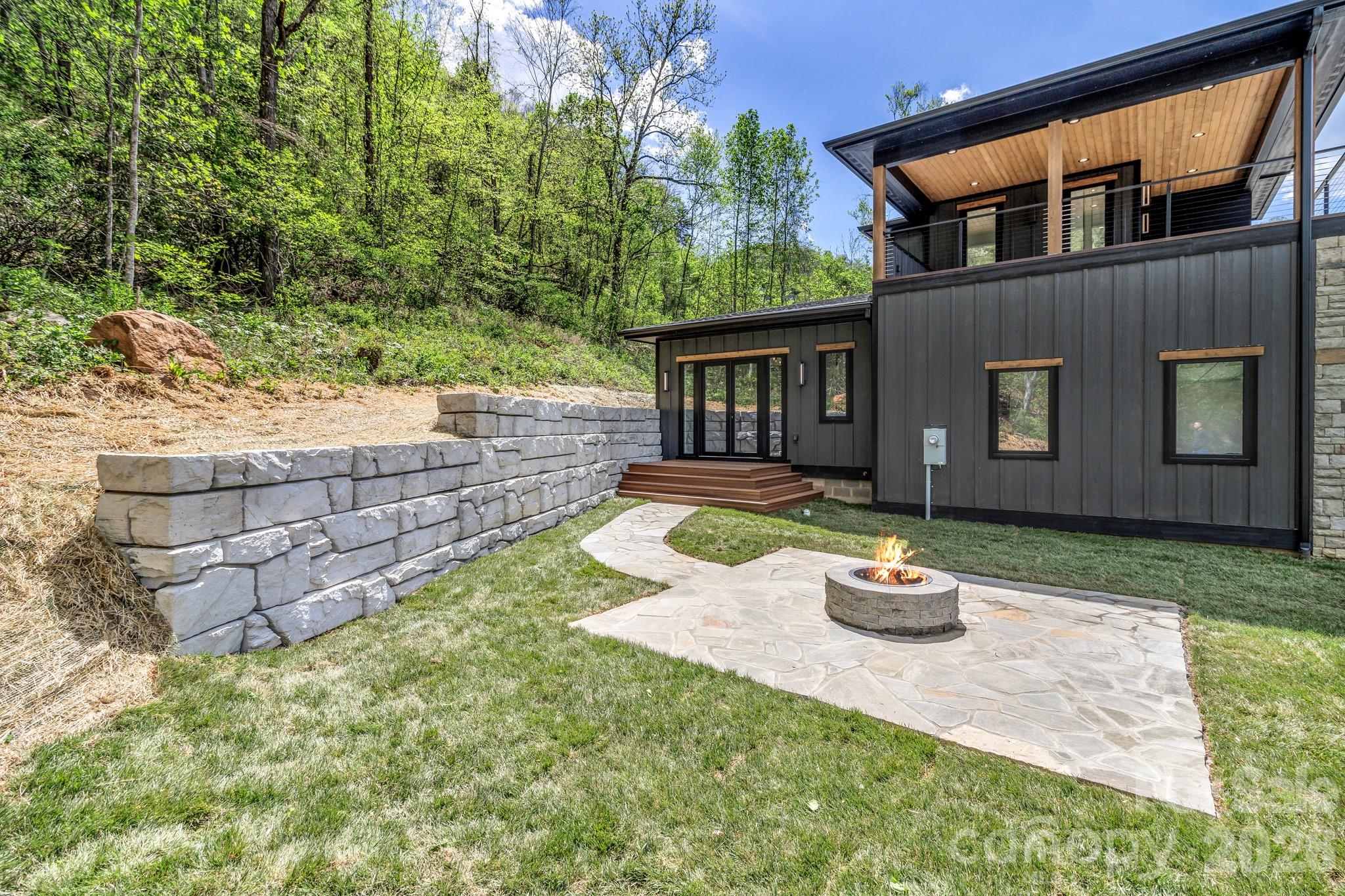 134 View Ridge Parkway — Leicester
