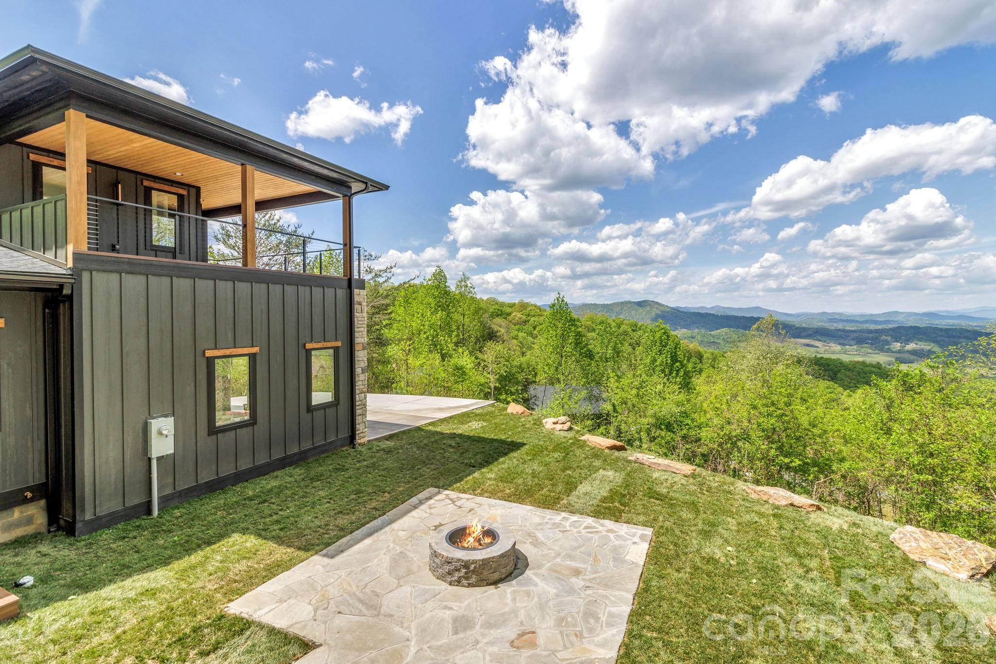 134 View Ridge Parkway — Leicester