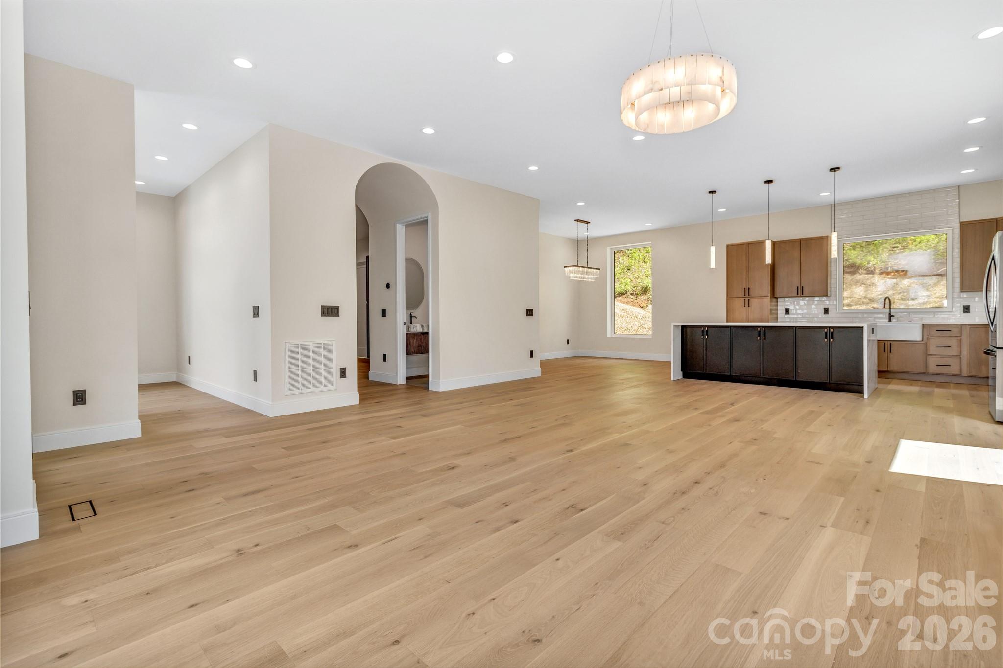 134 View Ridge Parkway — Leicester