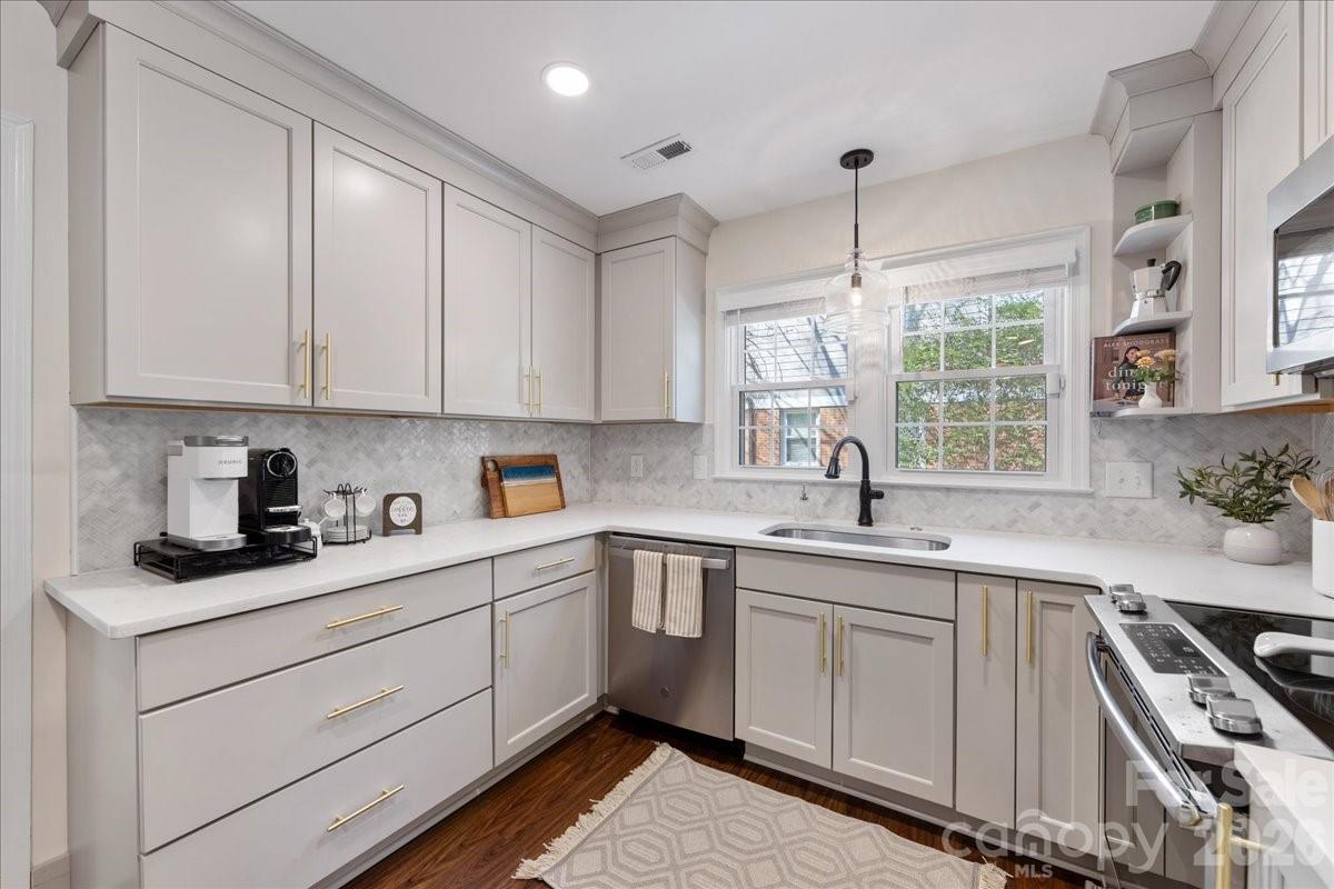 6917 Candlewyck Lane — Charlotte
