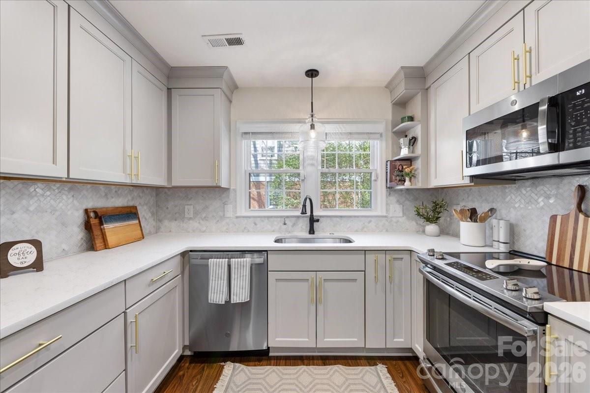6917 Candlewyck Lane — Charlotte