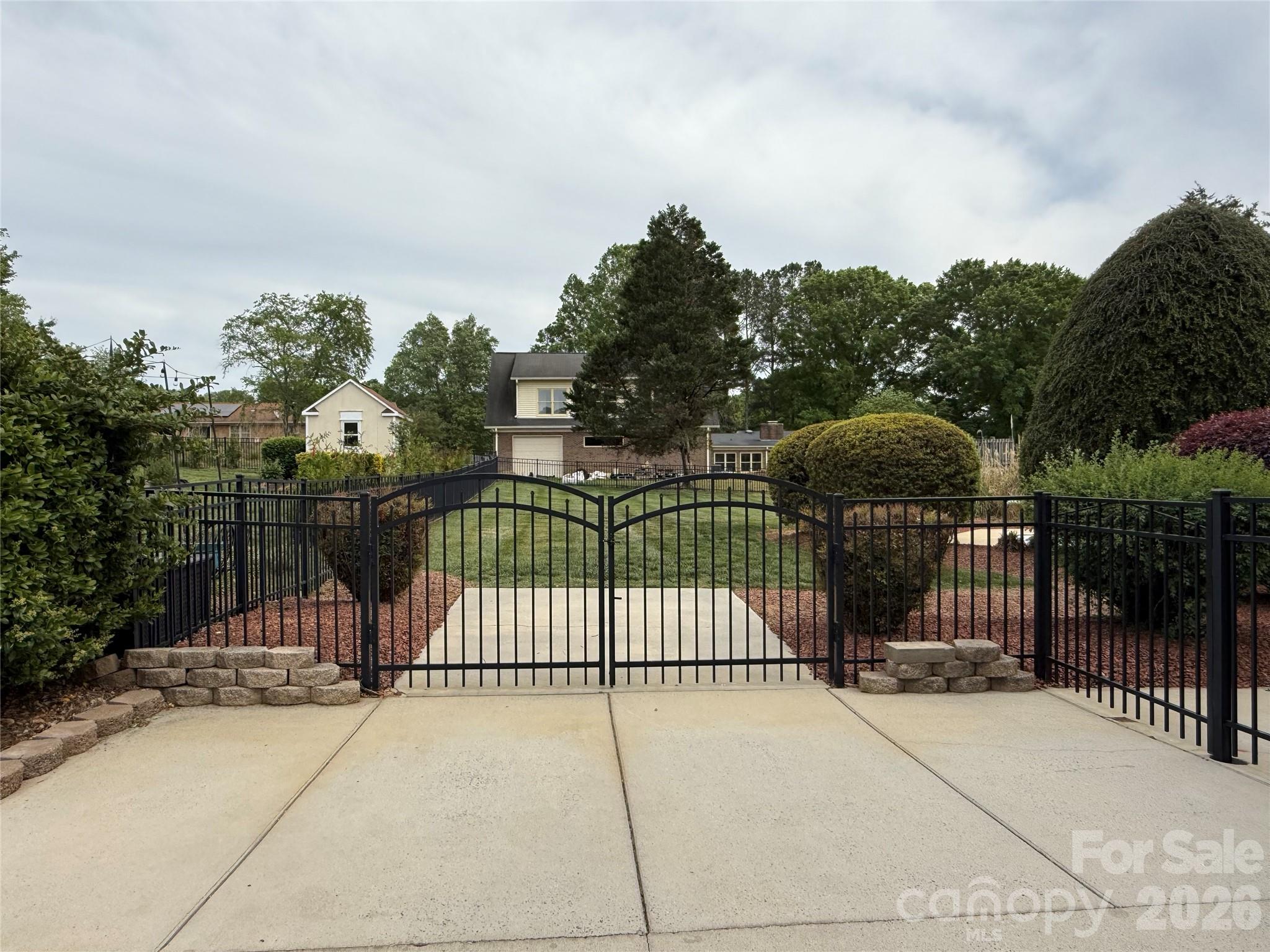 8219 Deer Drive — Harrisburg