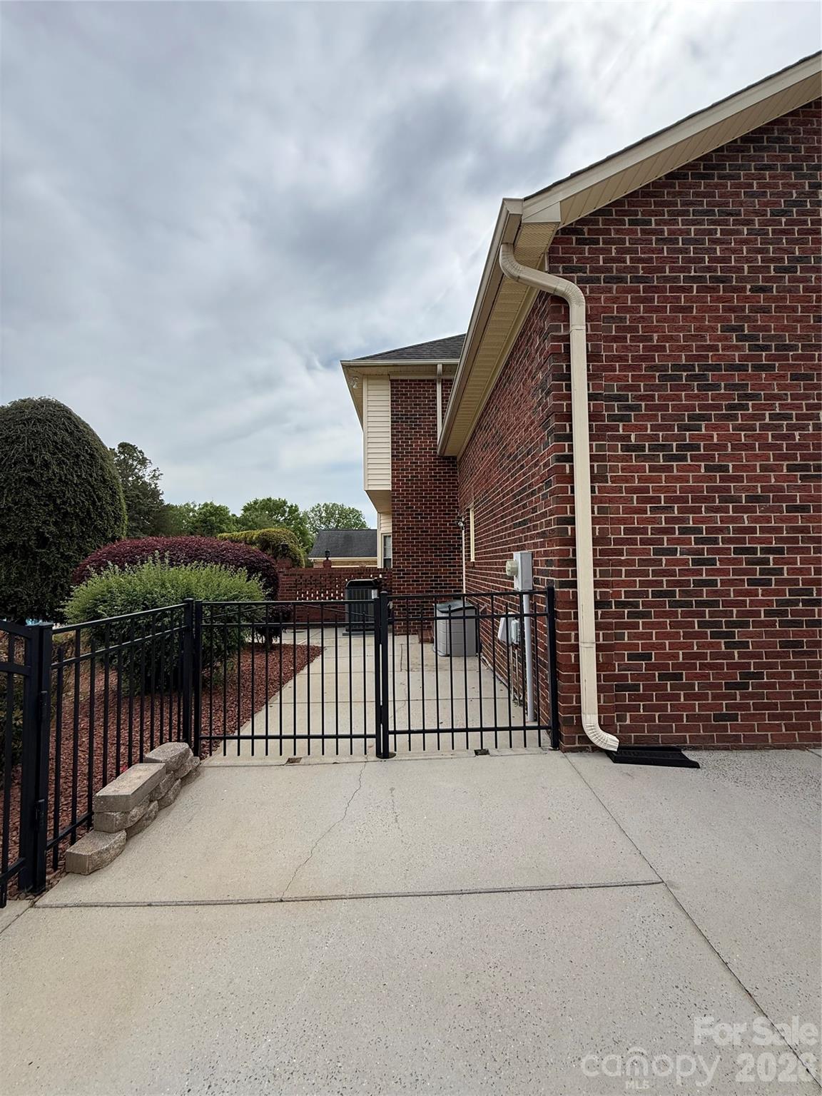 8219 Deer Drive — Harrisburg