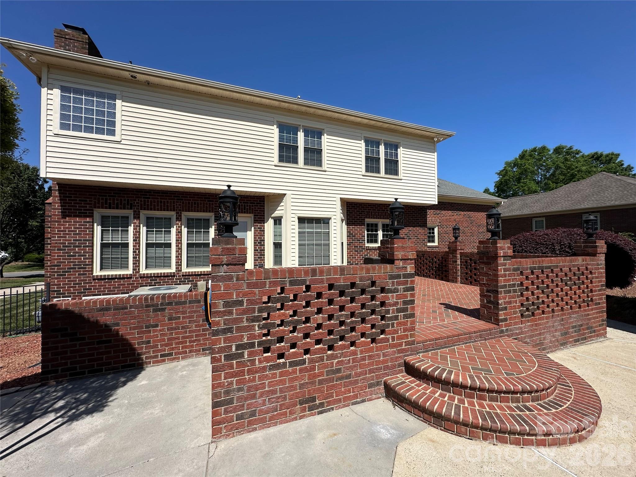 8219 Deer Drive — Harrisburg