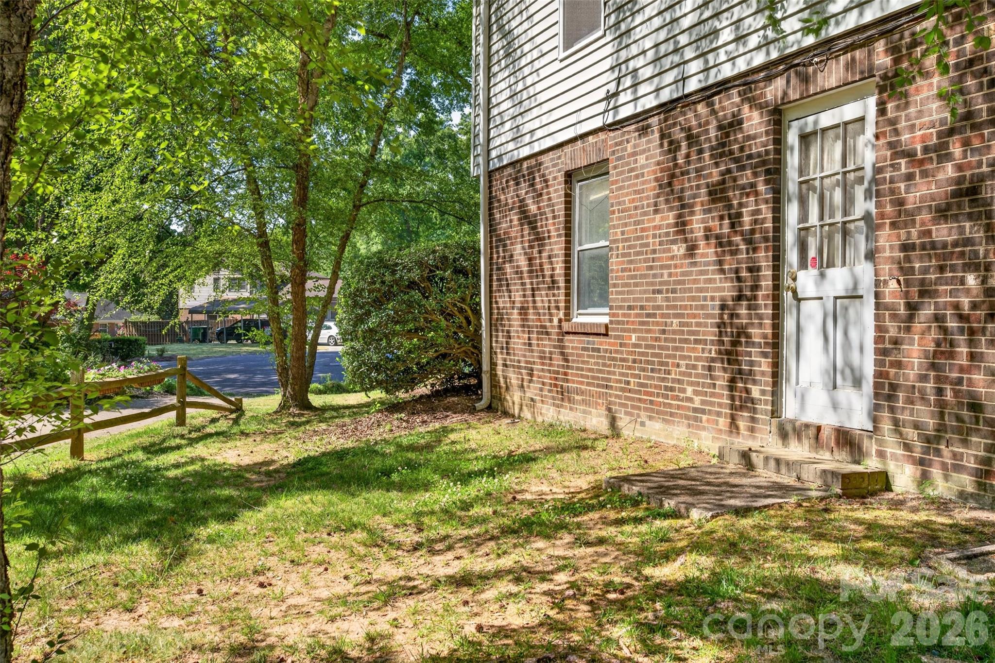 1511 Ormsby Court — Charlotte